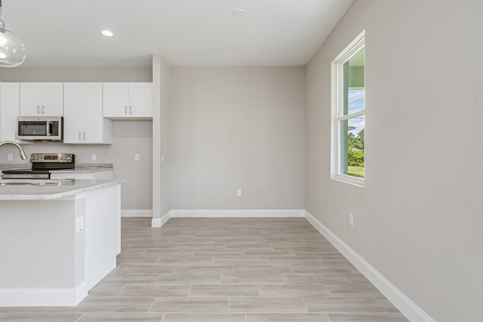 971 Dorchester Road NW