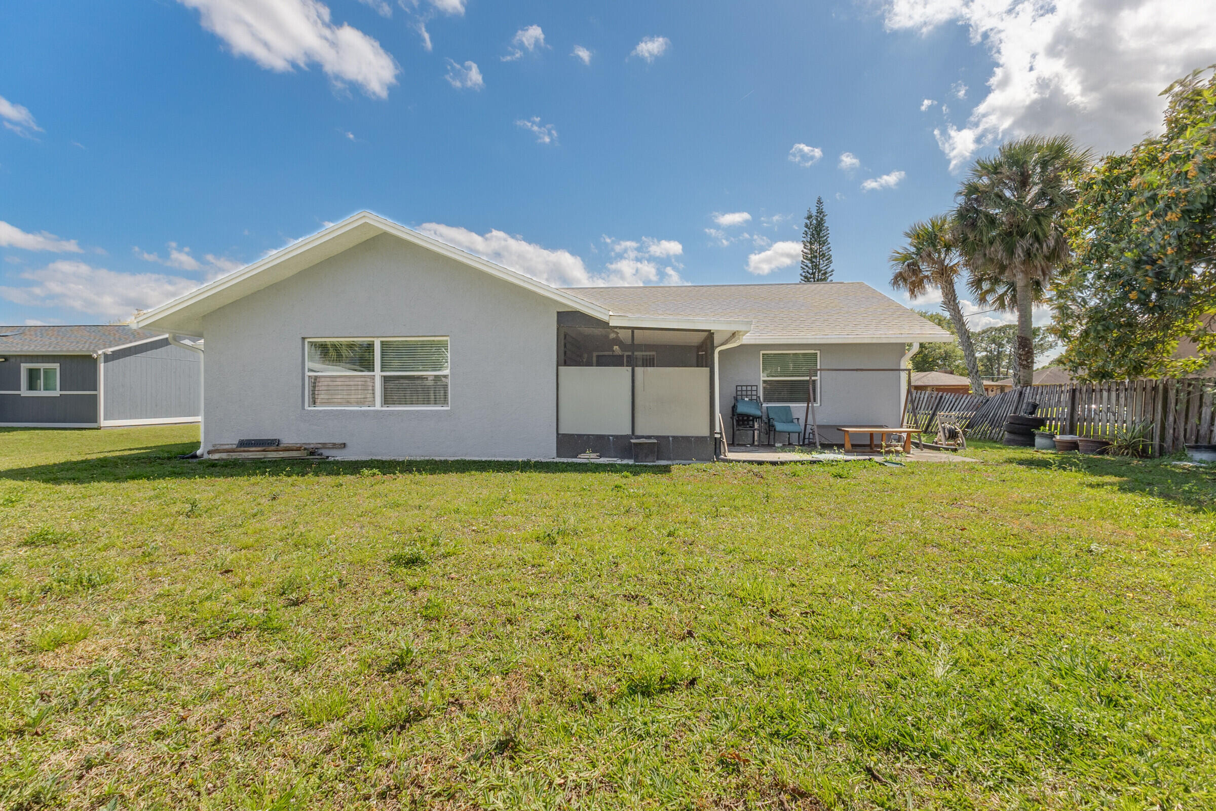 823 Beacon Street NW