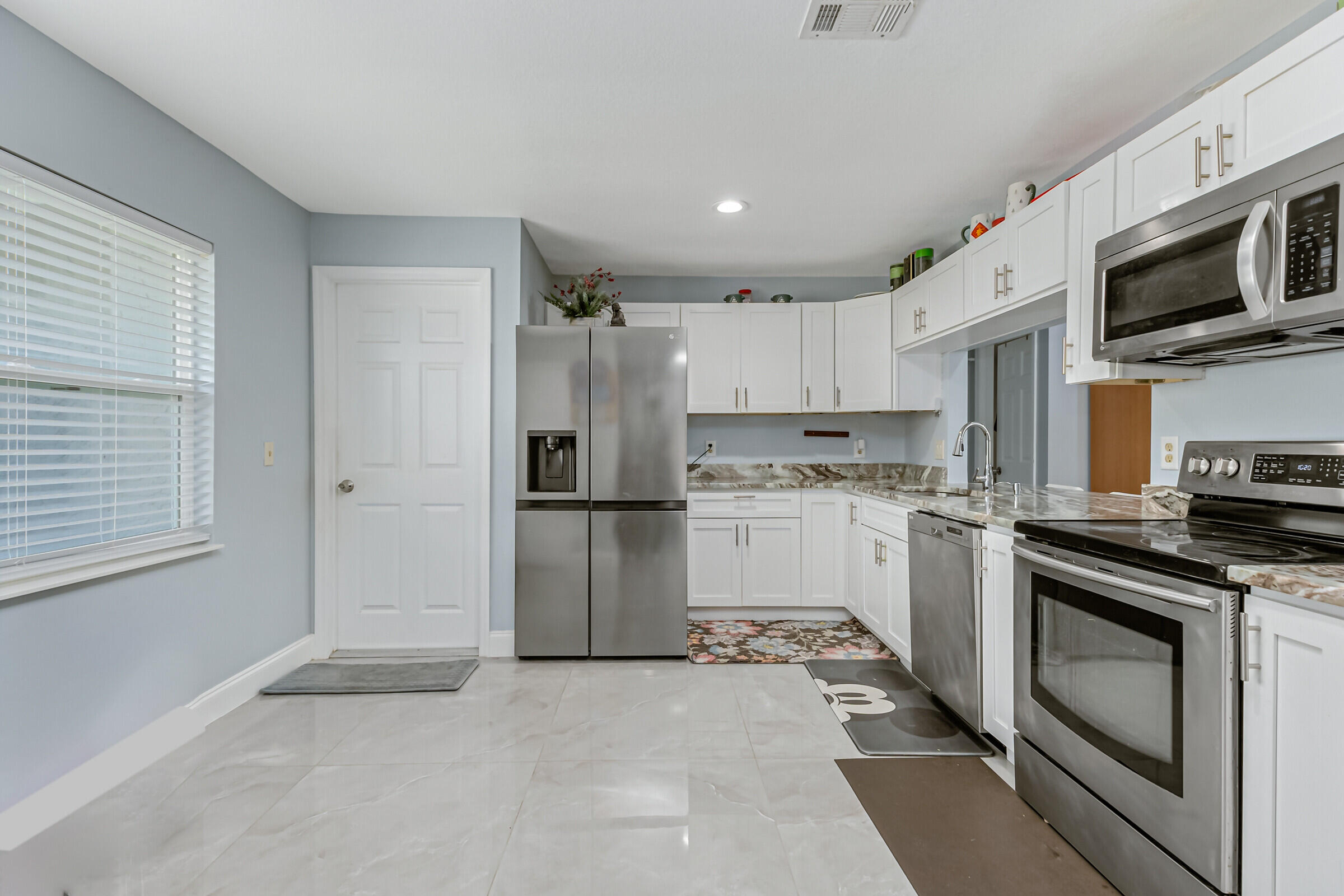 823 Beacon Street NW