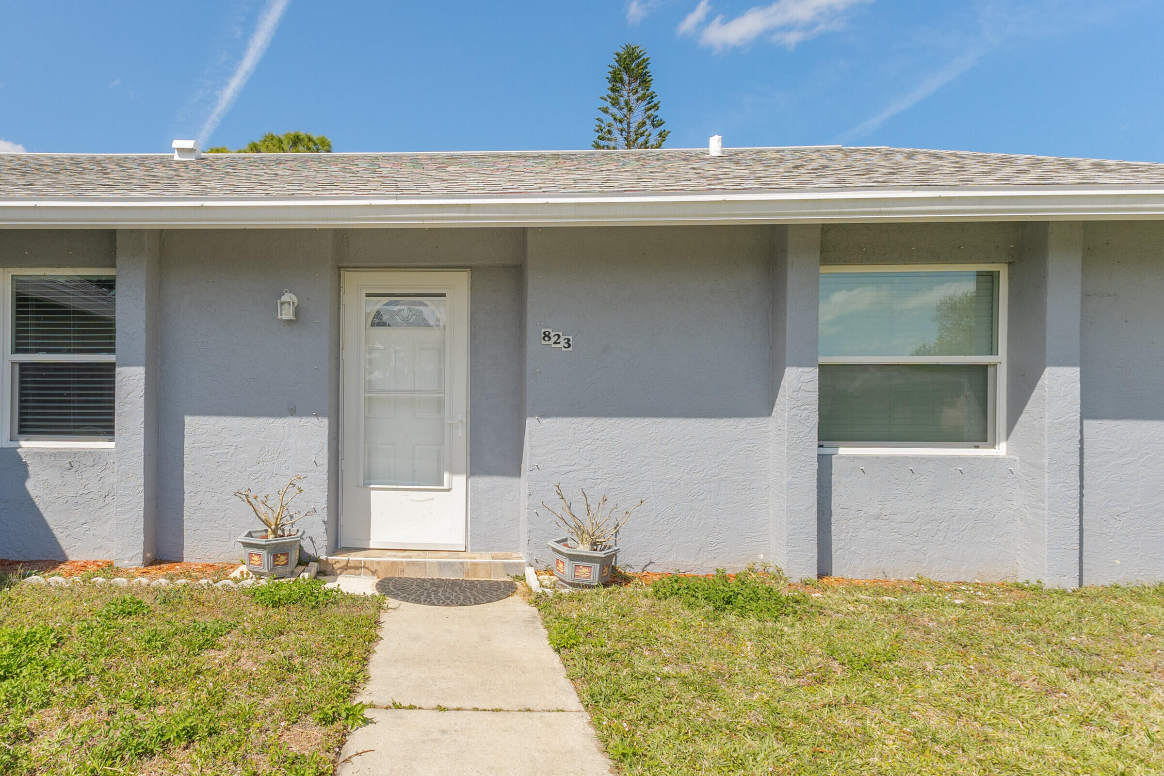 823 Beacon Street NW