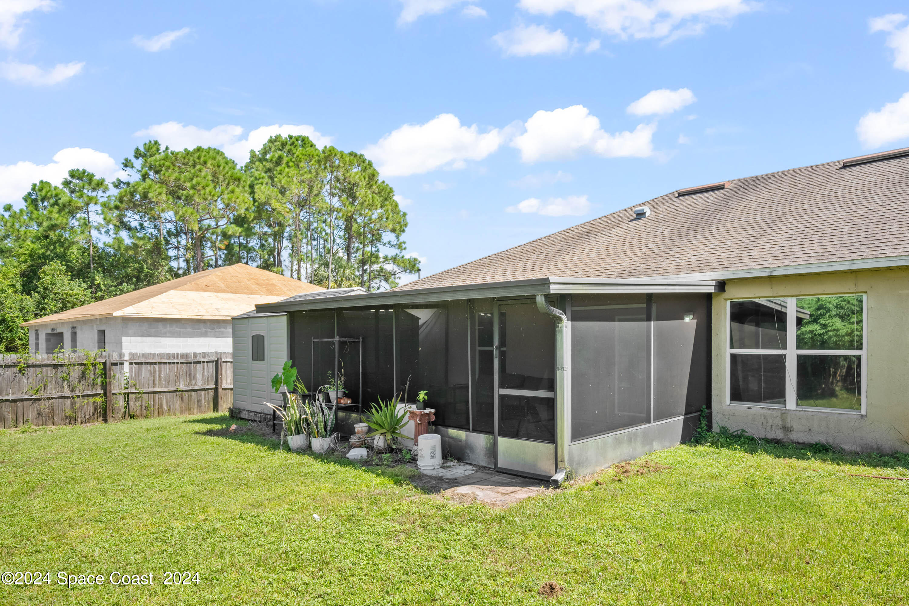 290 Gertrude Avenue SW