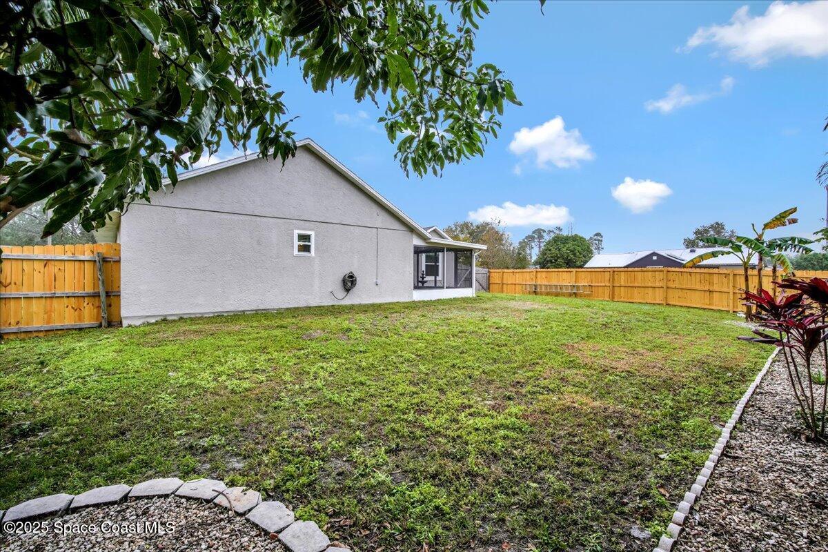 1406 Kaslo Circle NW