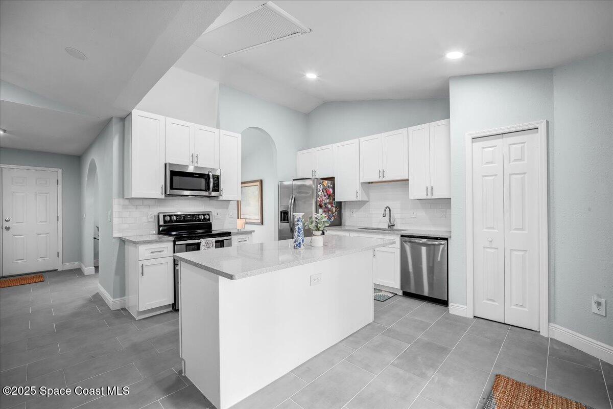 1406 Kaslo Circle NW