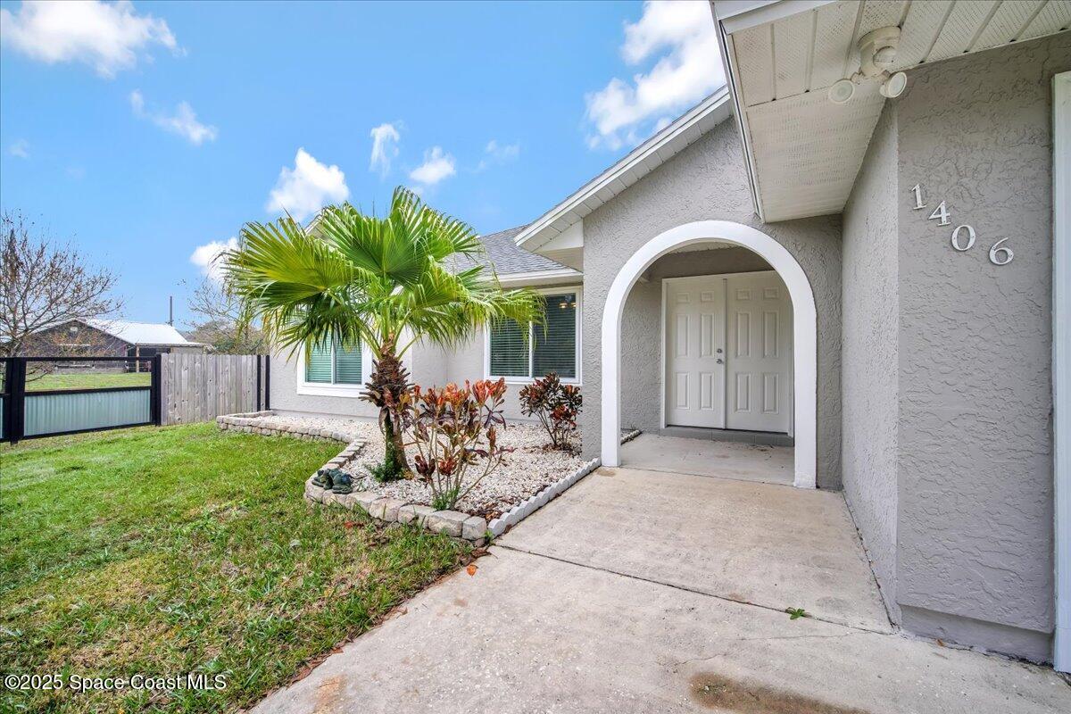 1406 Kaslo Circle NW