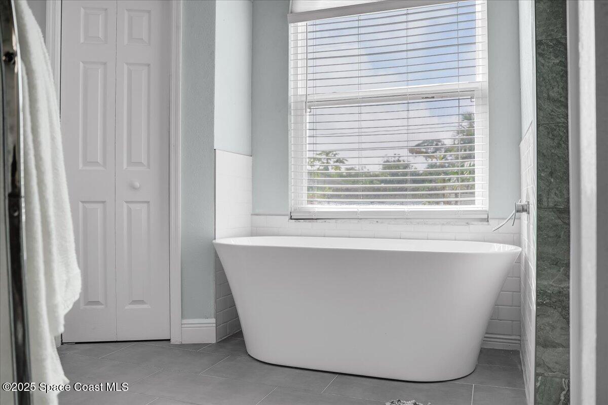 1406 Kaslo Circle NW