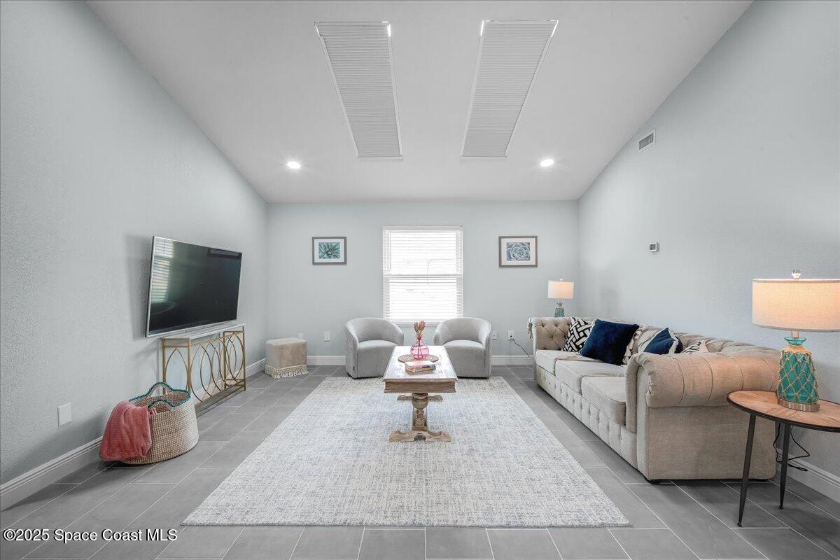 1406 Kaslo Circle NW