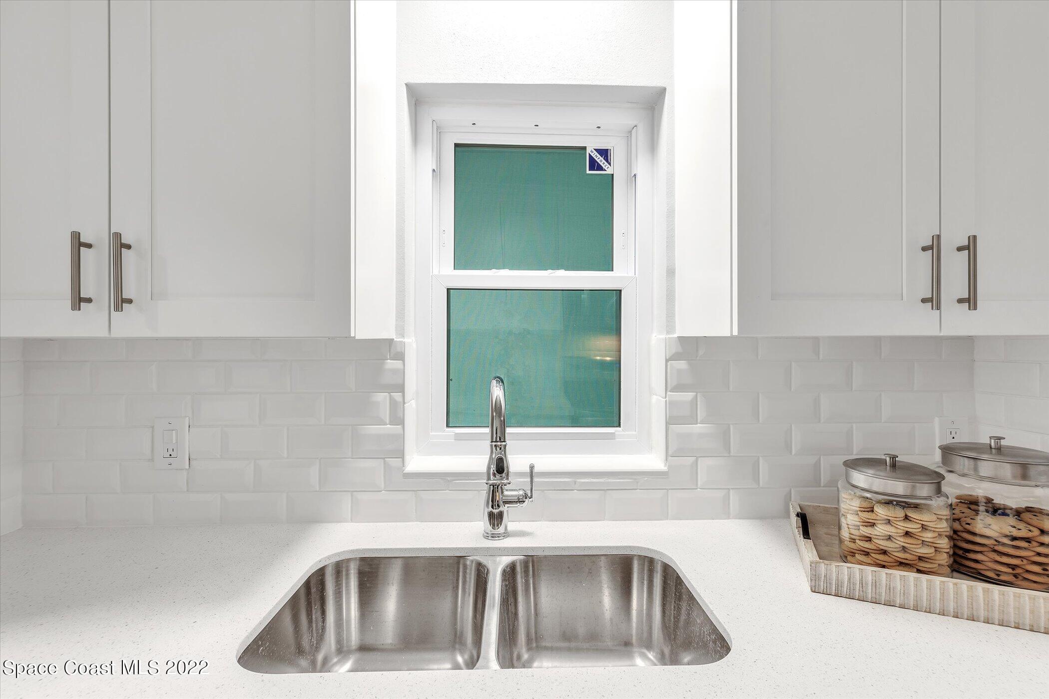 351 Taylor Avenue, 6