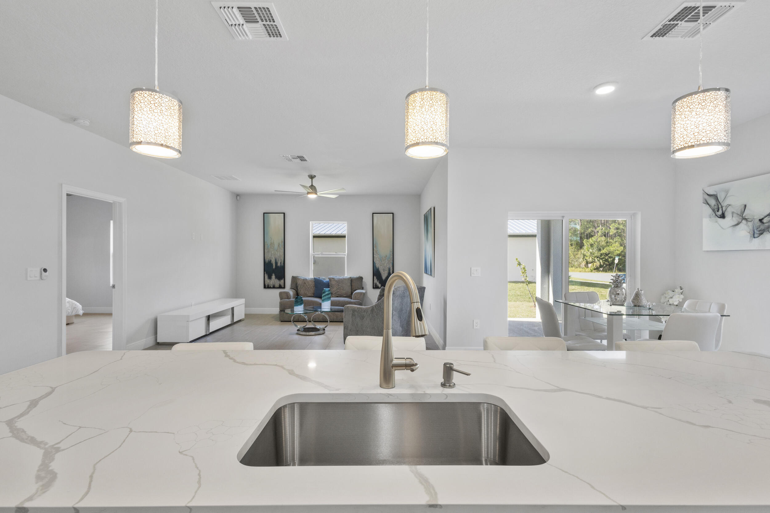 3010 Eldron Boulevard SE