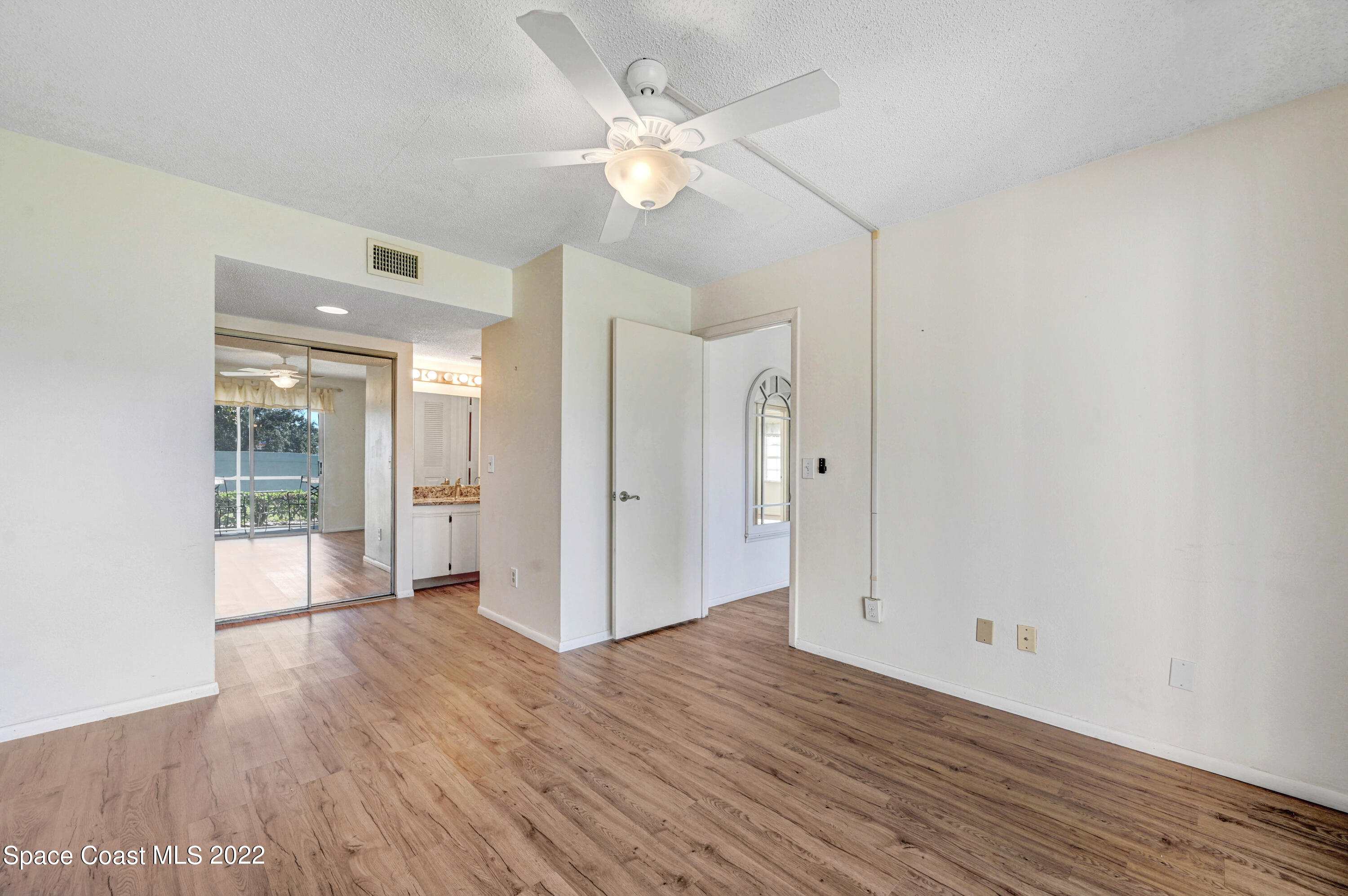 927 Sonesta Avenue NE, 103