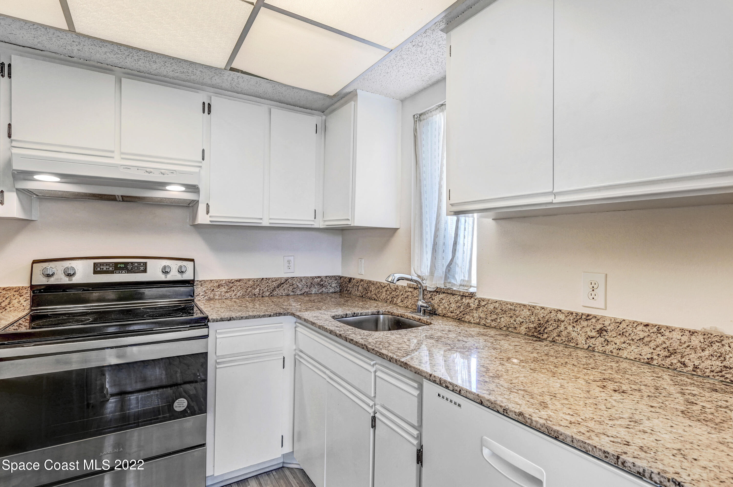 927 Sonesta Avenue NE, 103