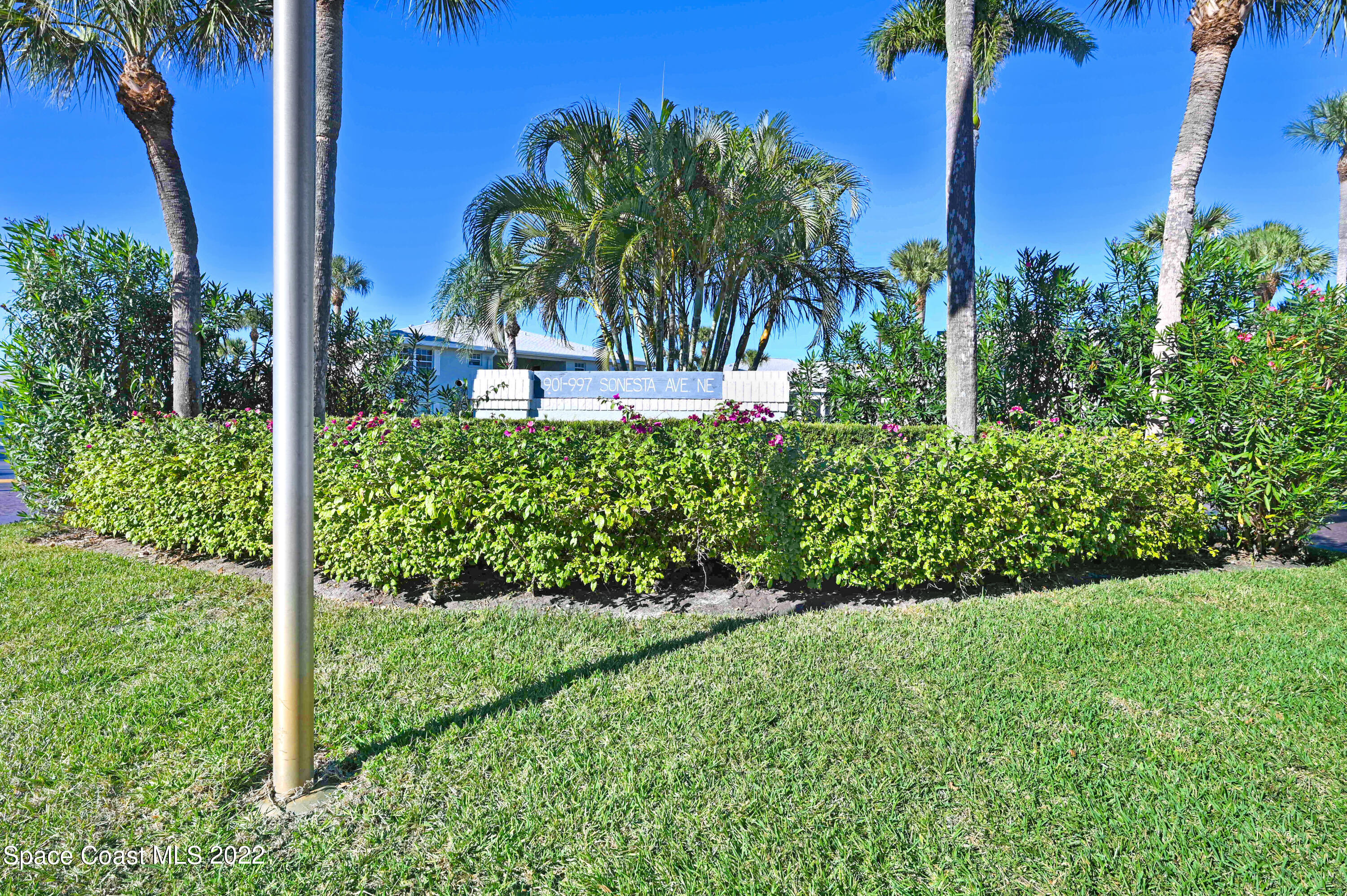 927 Sonesta Avenue NE, 103