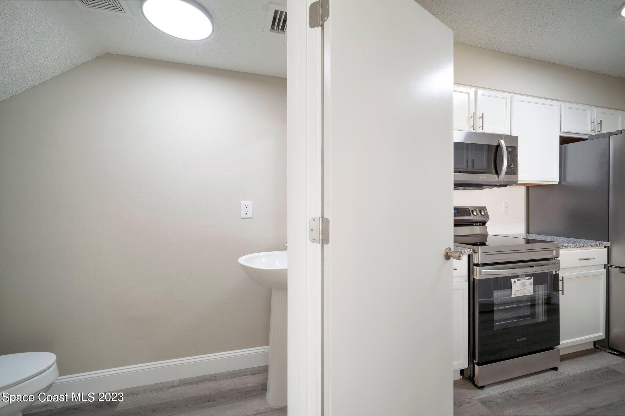 548 Kensington Lake Circle, 2