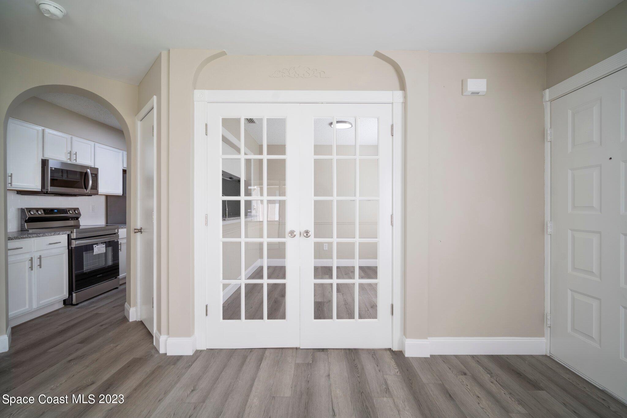 548 Kensington Lake Circle, 2