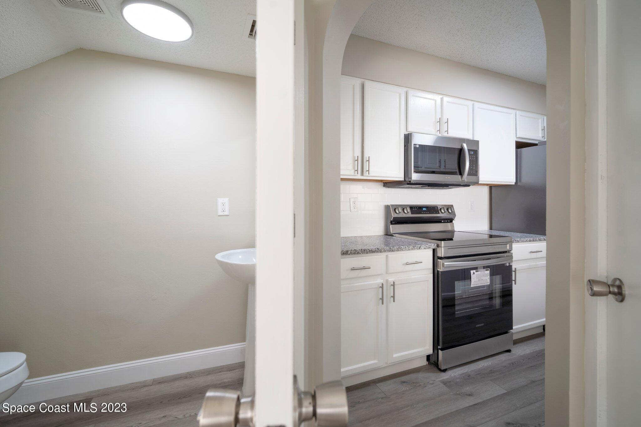 548 Kensington Lake Circle, 2