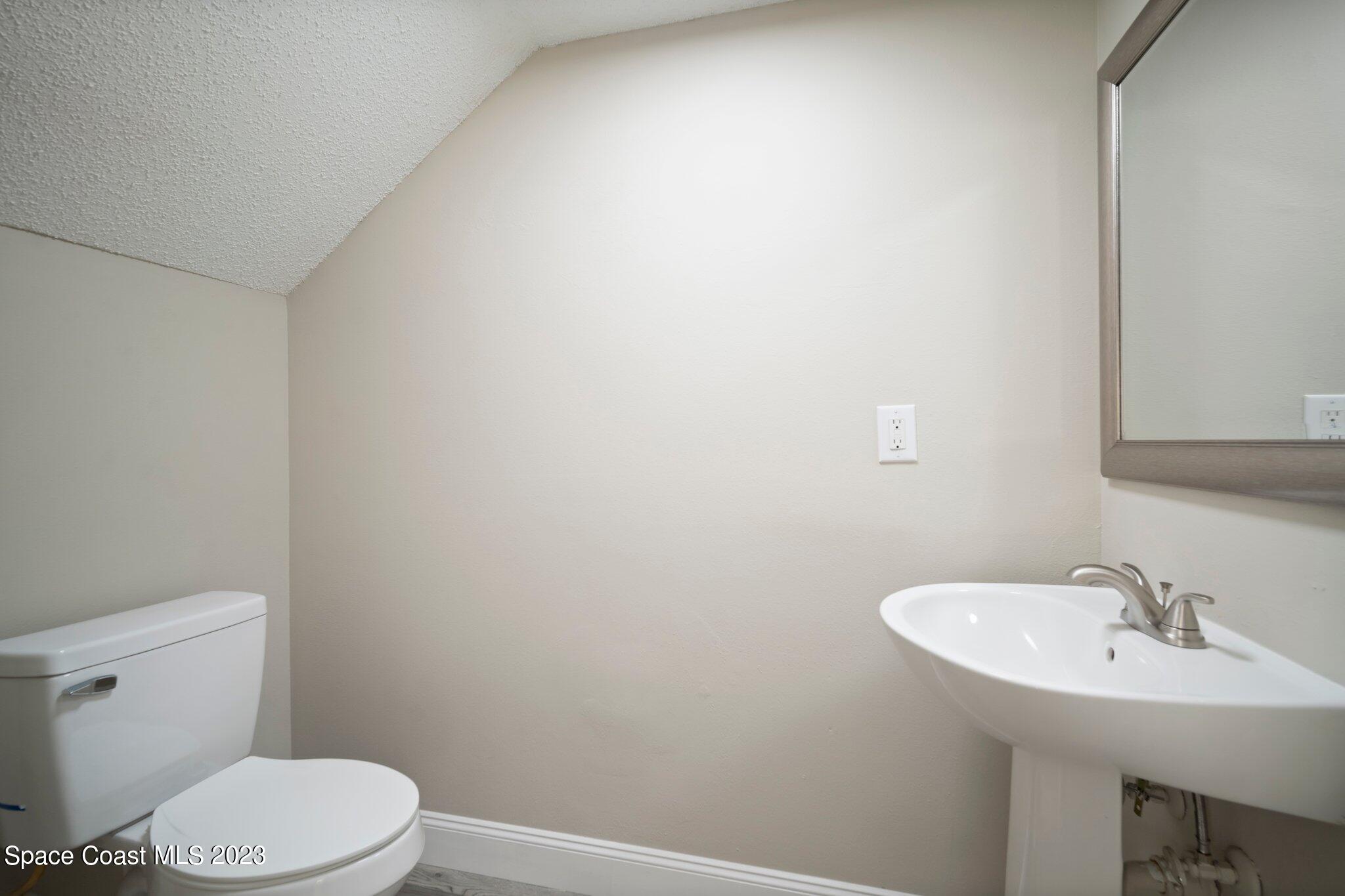 548 Kensington Lake Circle, 2