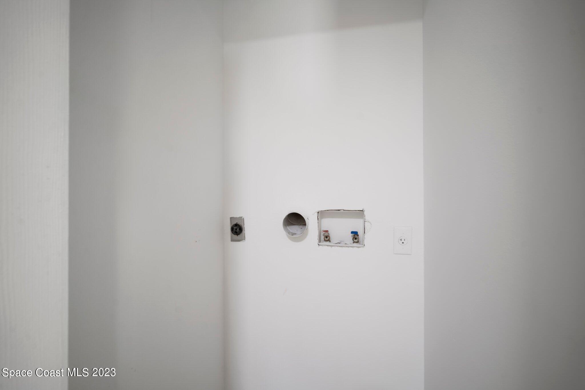 548 Kensington Lake Circle, 2