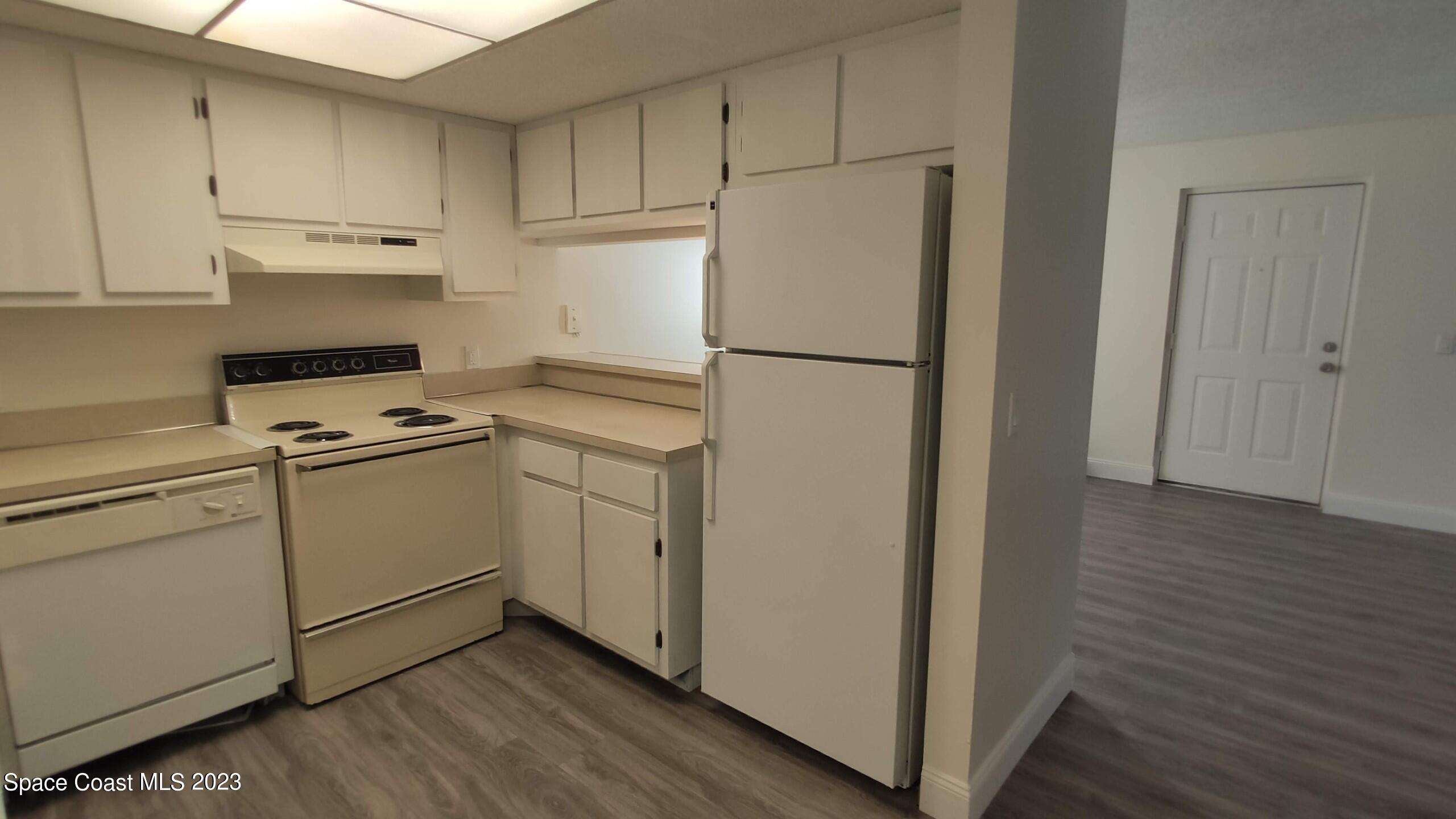 1680 NE Sunny Brook Lane NE, 210