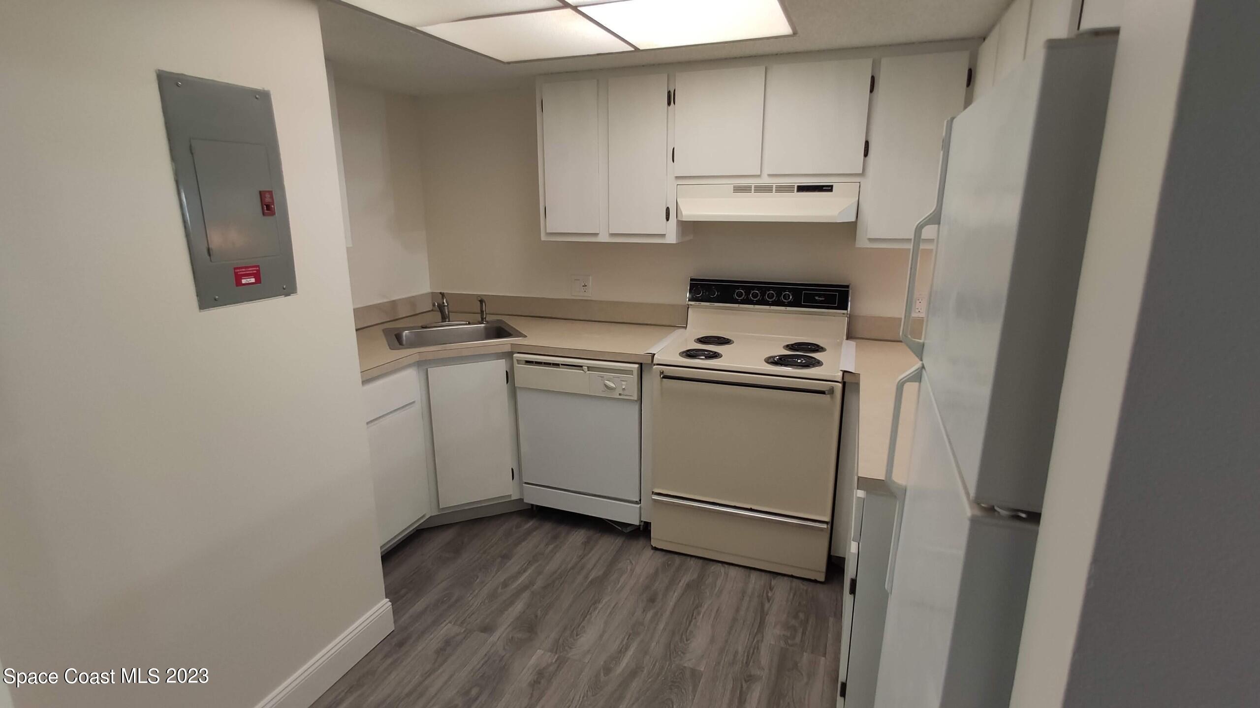 1680 NE Sunny Brook Lane NE, 210