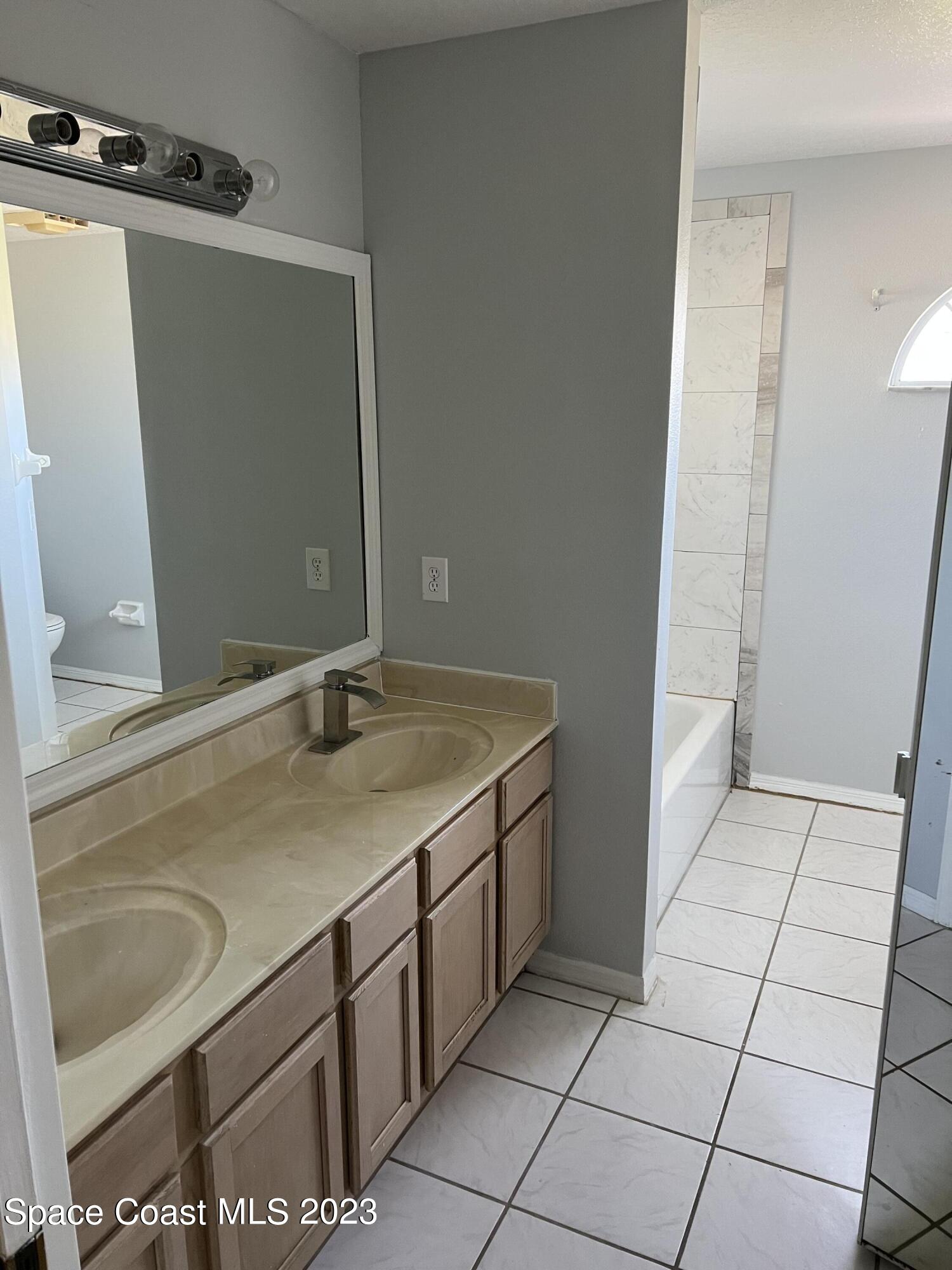 444 Vin Rose Circle SE