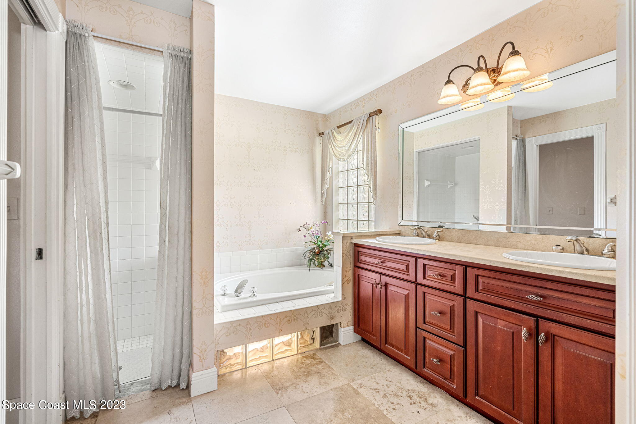 1928 Glen Meadows Circle