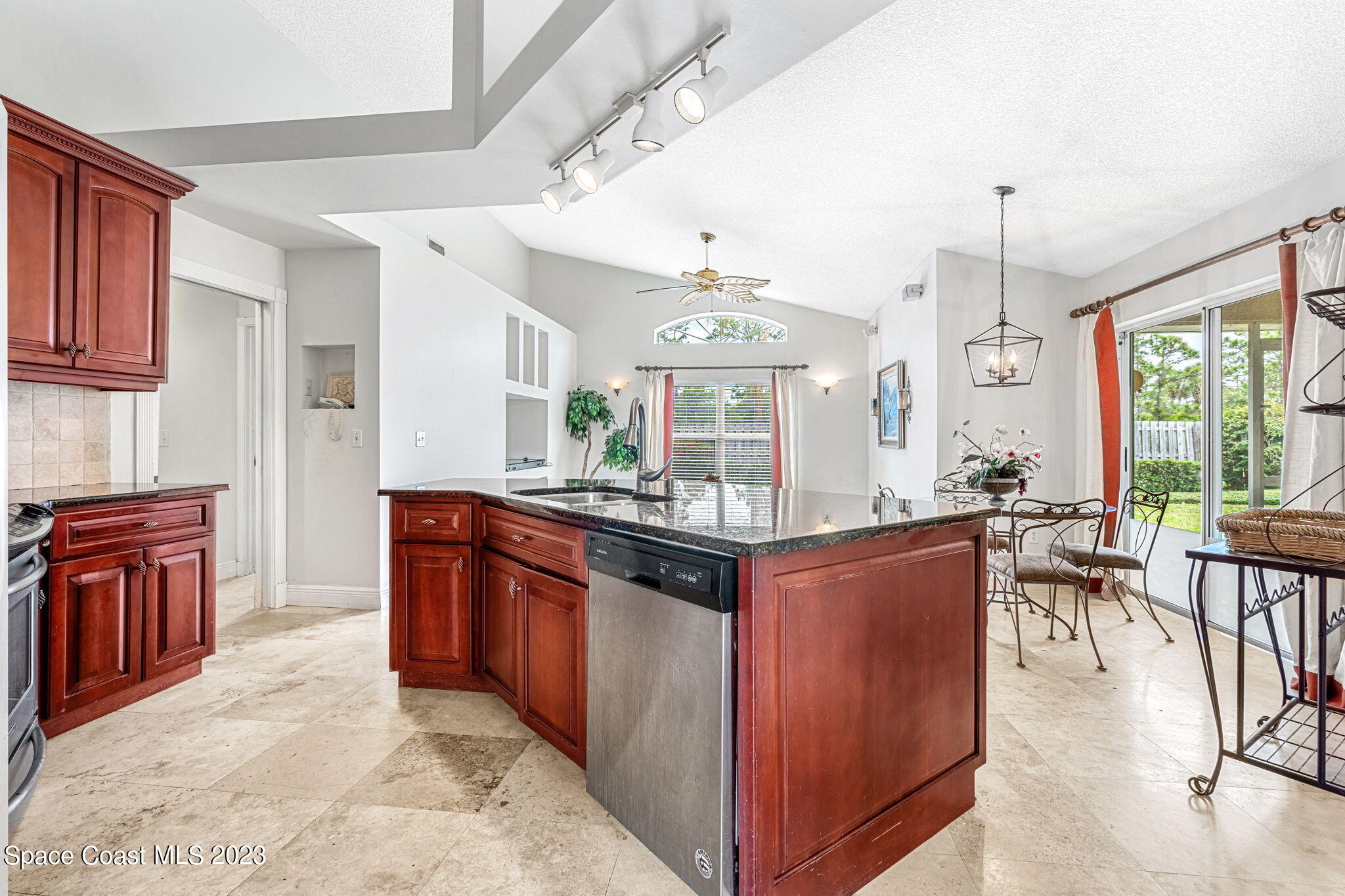 1928 Glen Meadows Circle