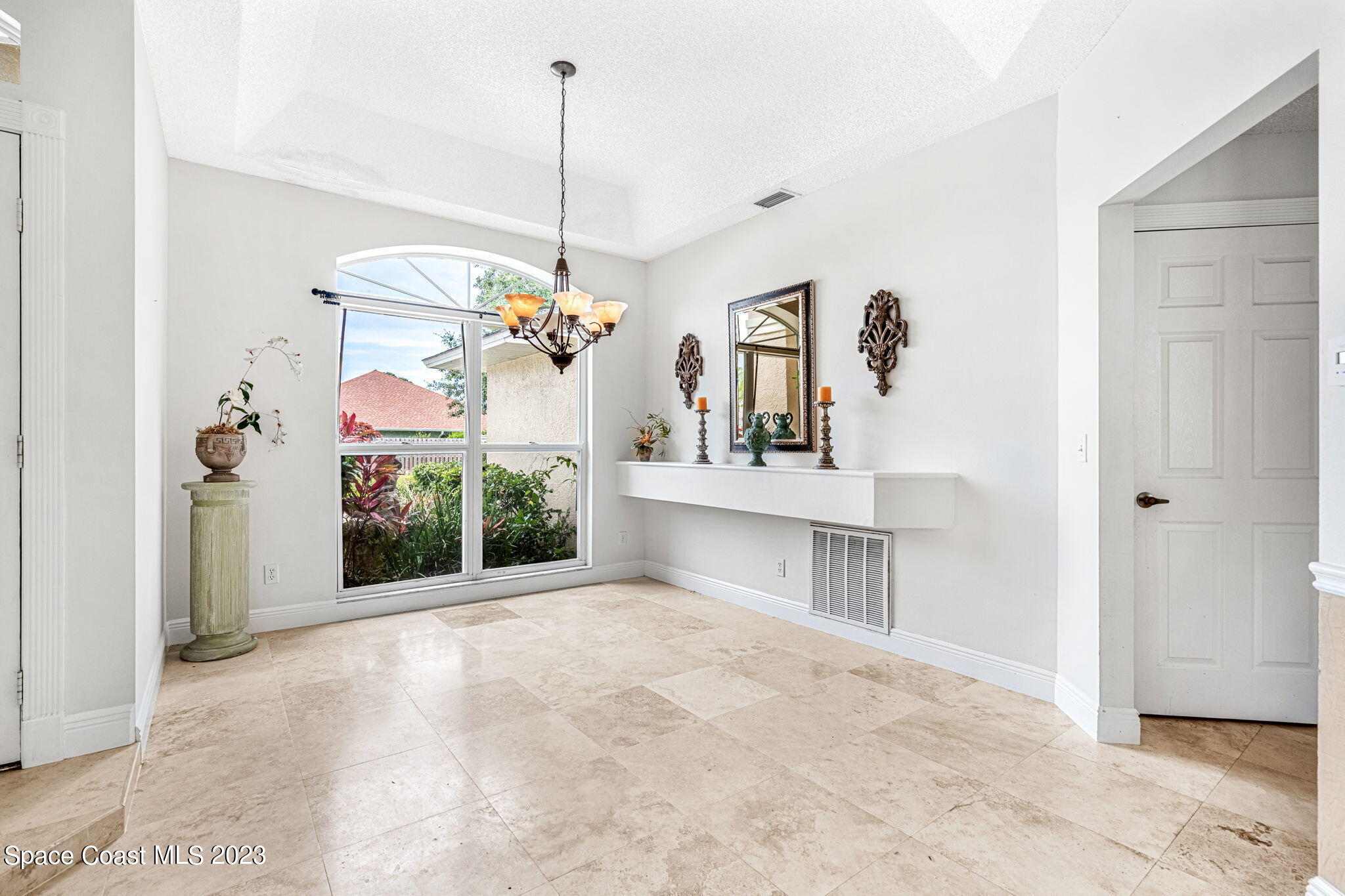 1928 Glen Meadows Circle