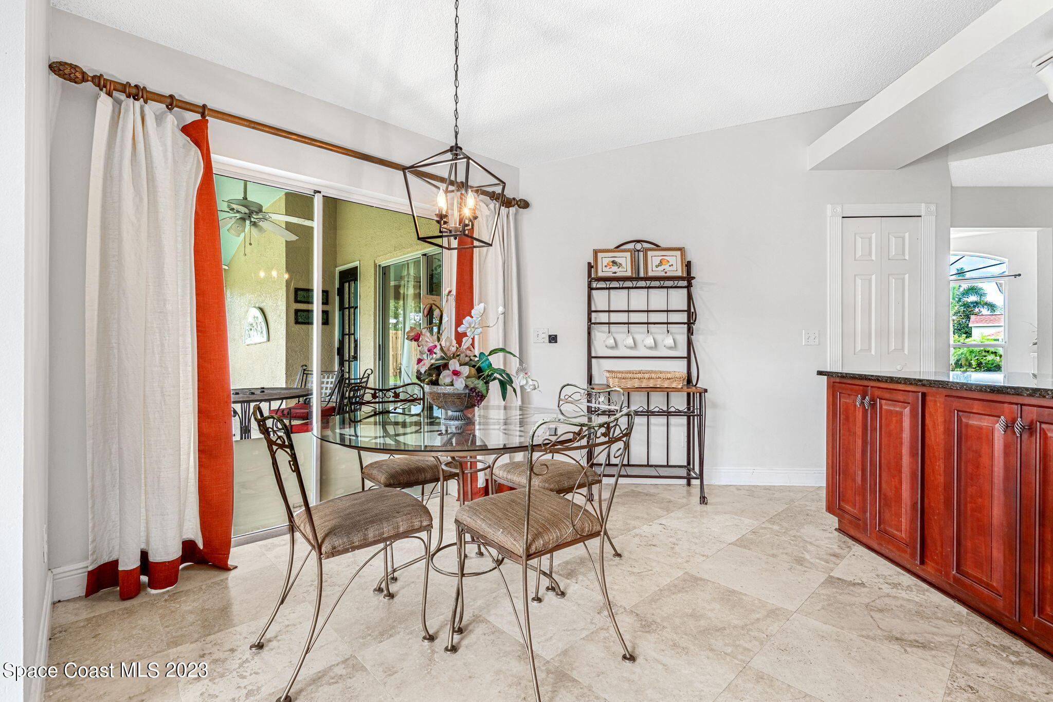 1928 Glen Meadows Circle