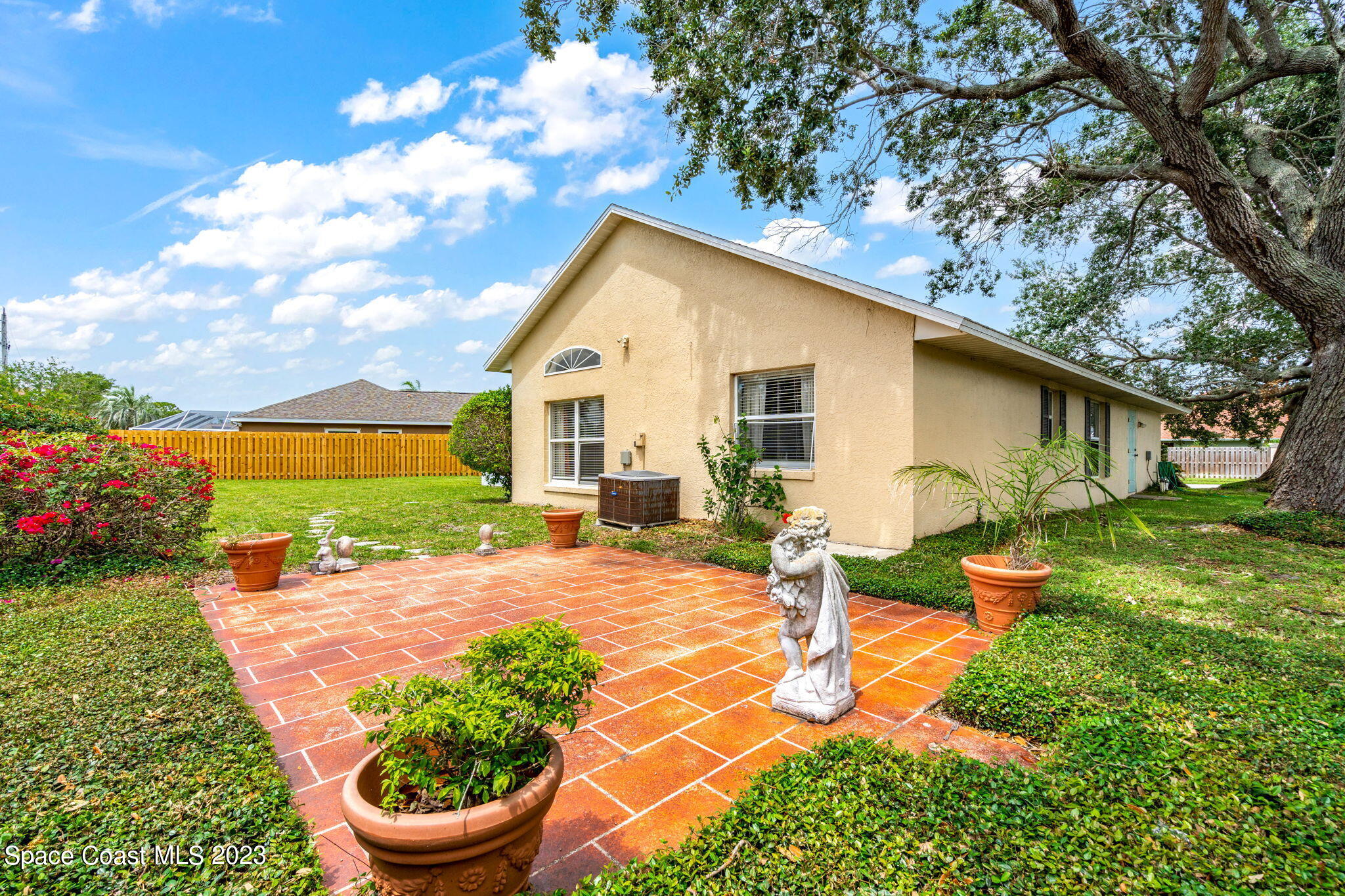 1928 Glen Meadows Circle