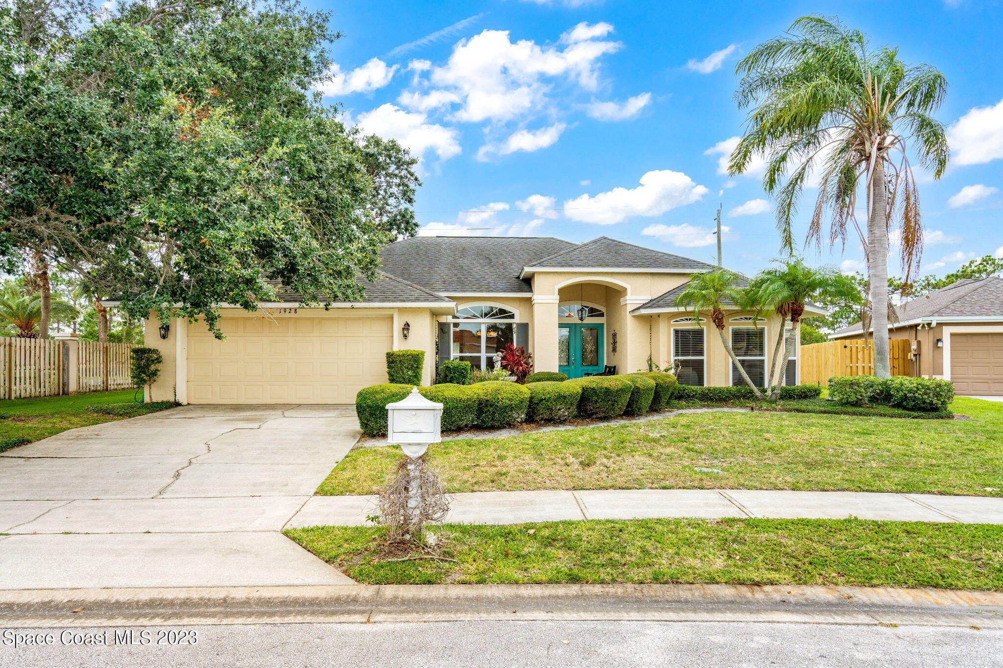 1928 Glen Meadows Circle