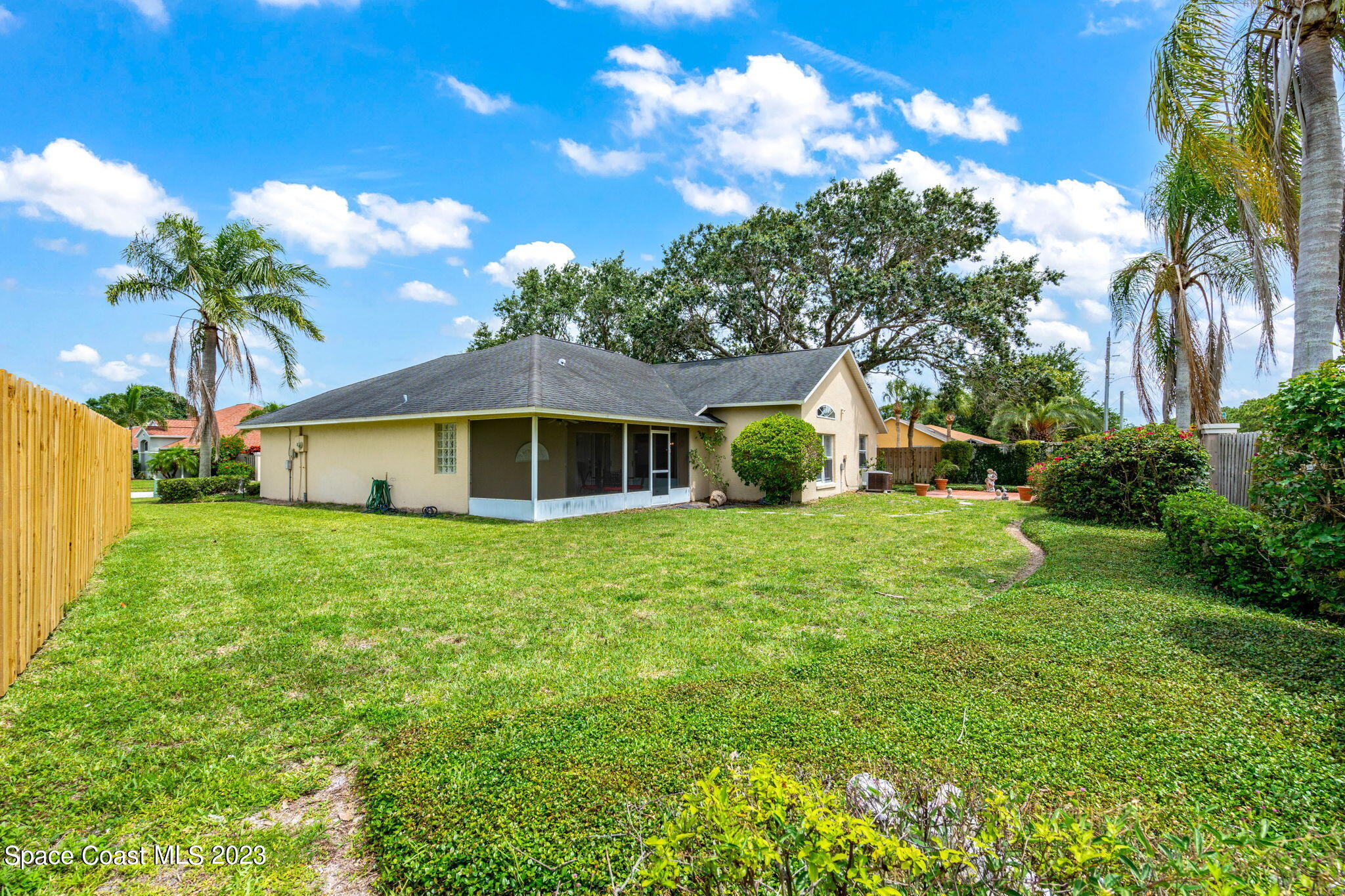 1928 Glen Meadows Circle