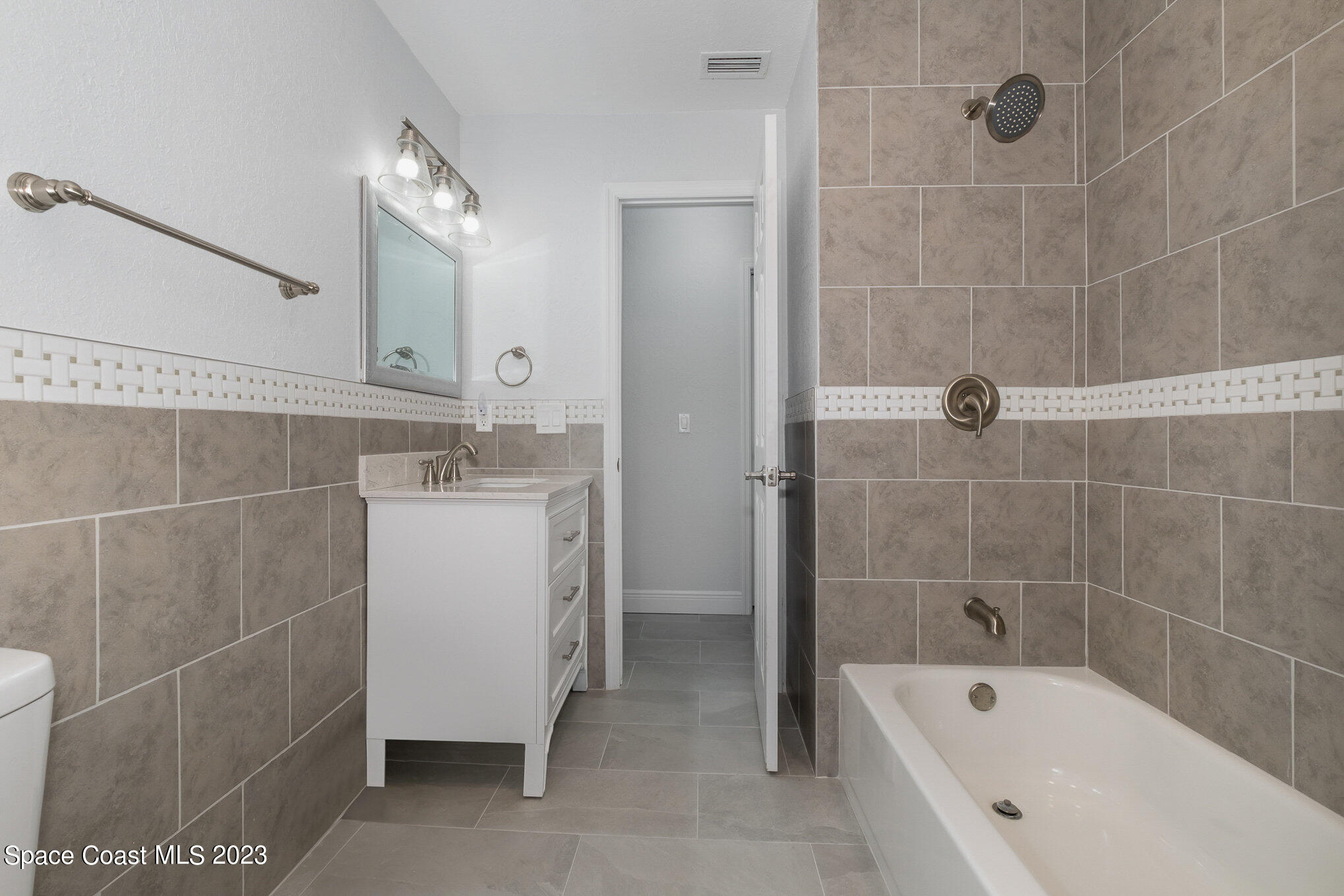 1235 Eldron Boulevard SE