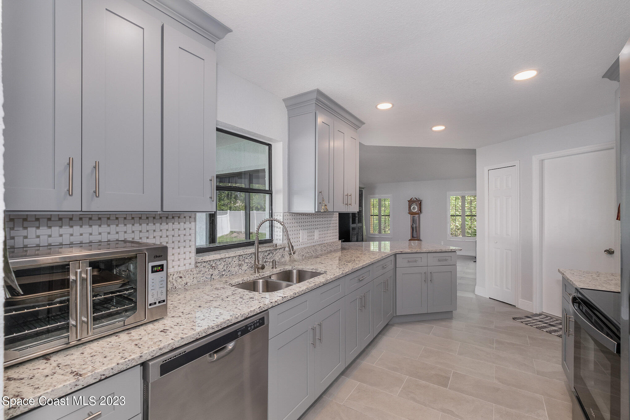 1235 Eldron Boulevard SE