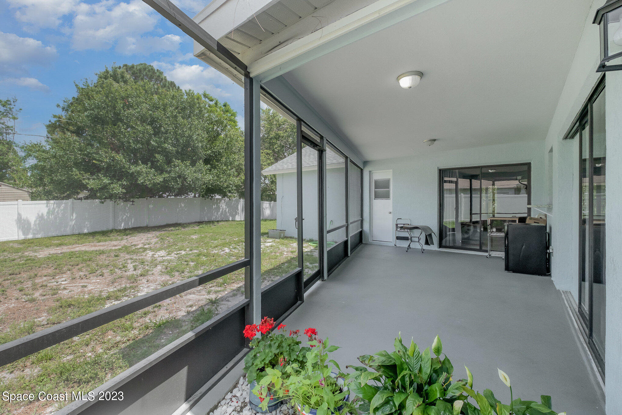 1235 Eldron Boulevard SE