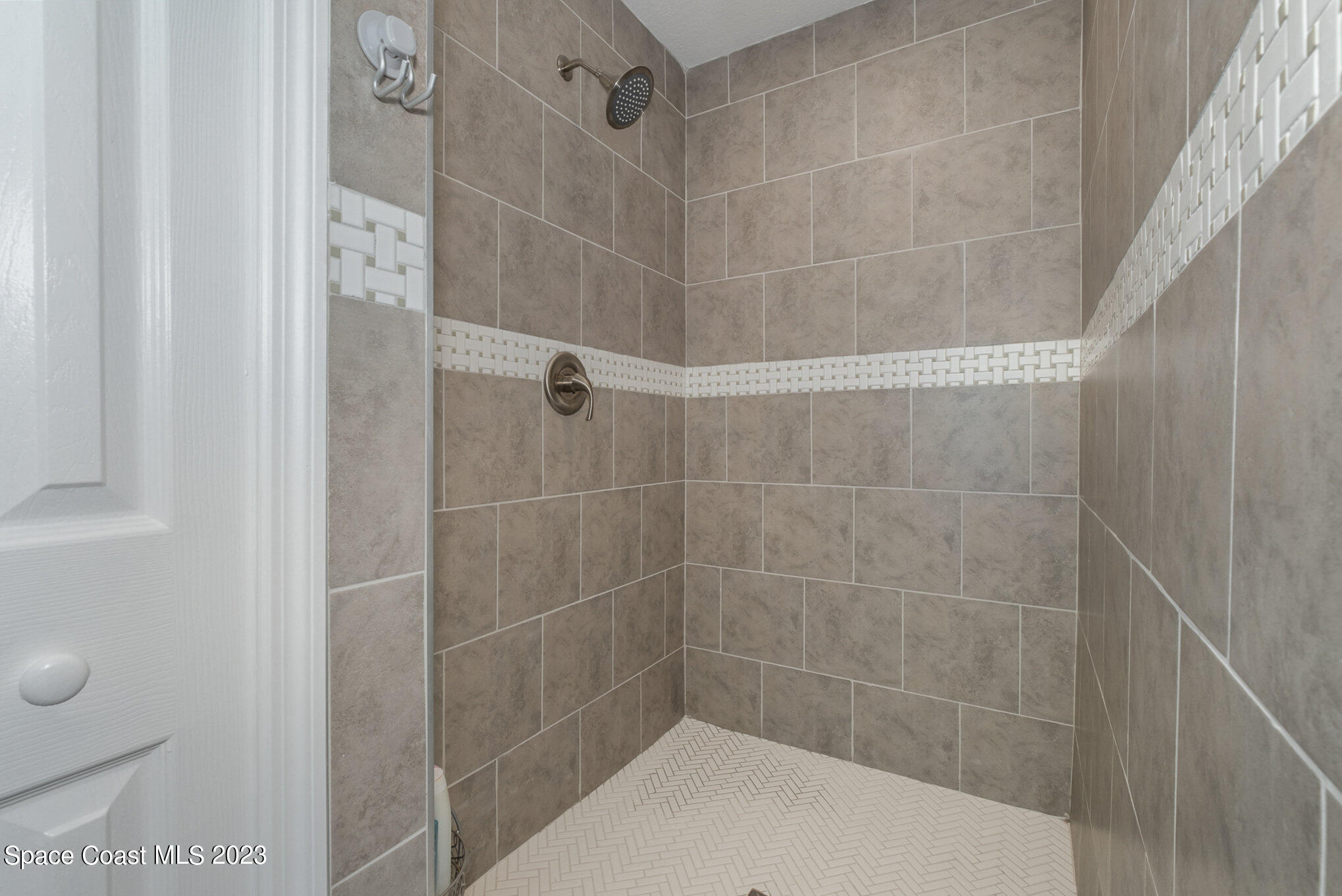 1235 Eldron Boulevard SE