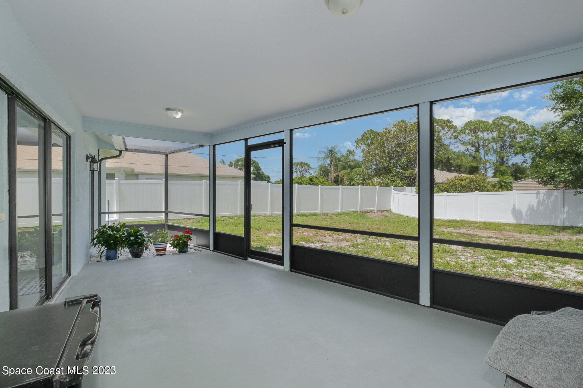 1235 Eldron Boulevard SE