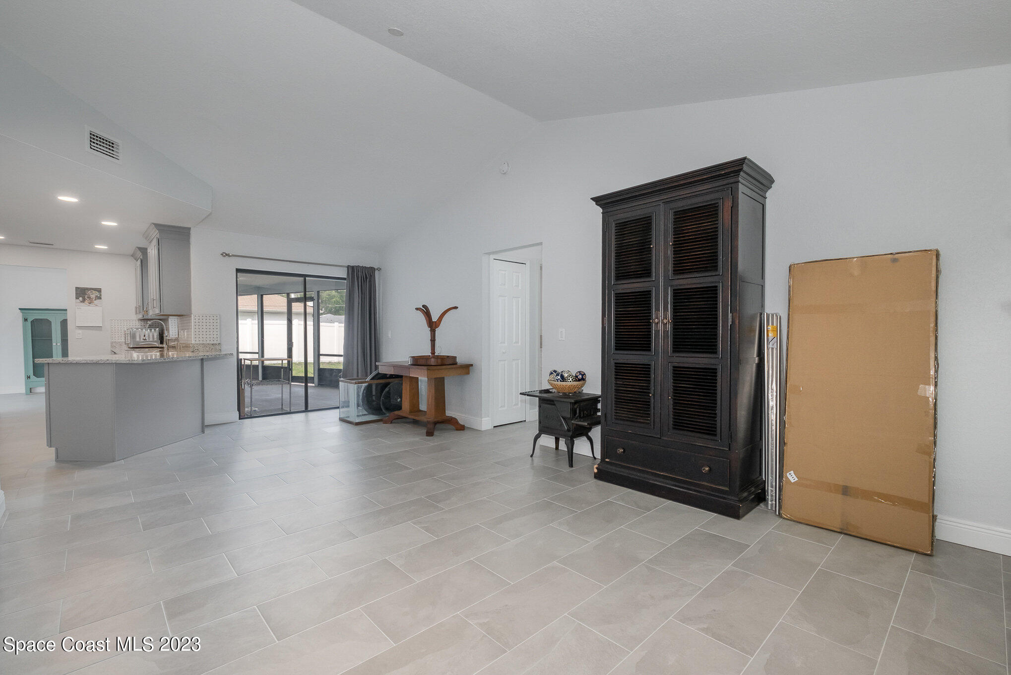 1235 Eldron Boulevard SE