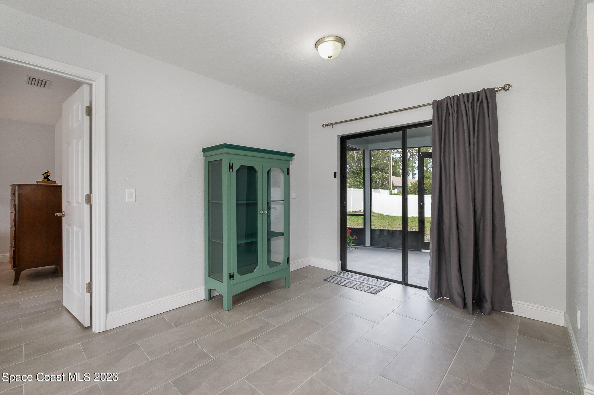 1235 Eldron Boulevard SE