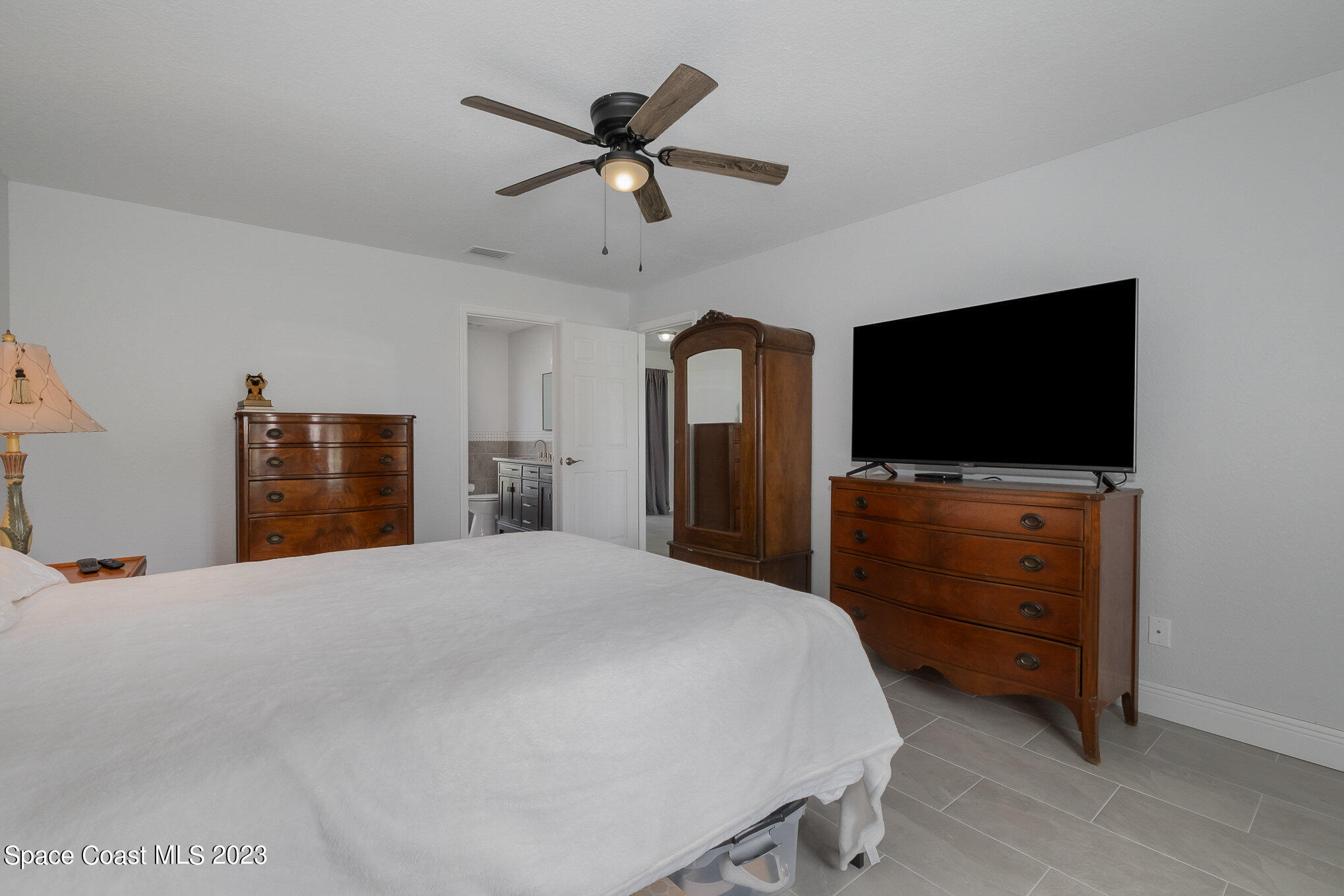 1235 Eldron Boulevard SE