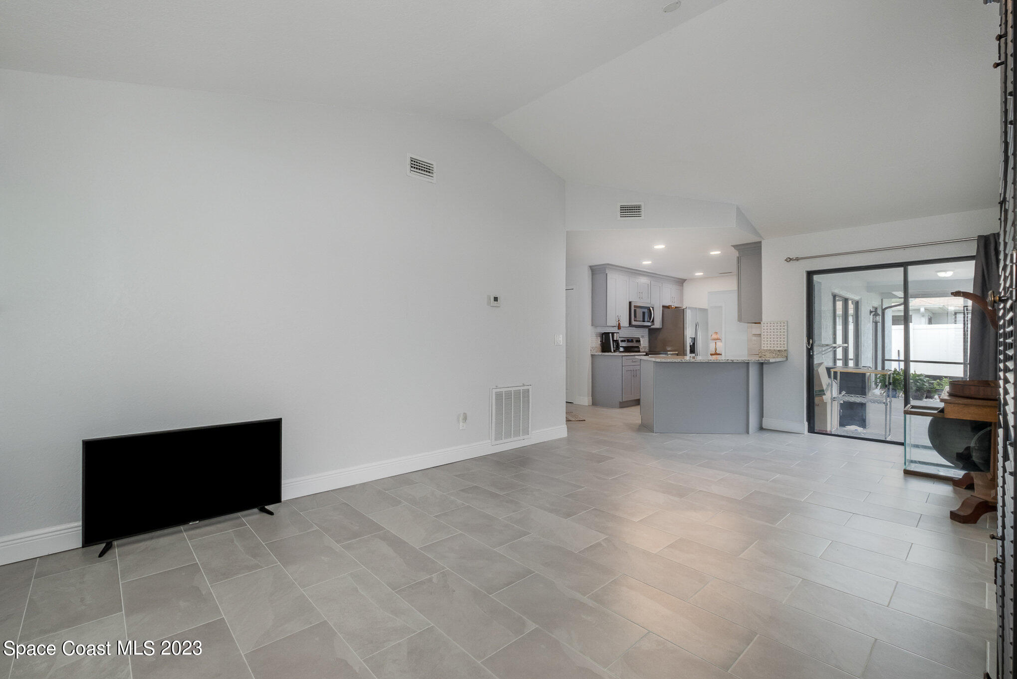 1235 Eldron Boulevard SE