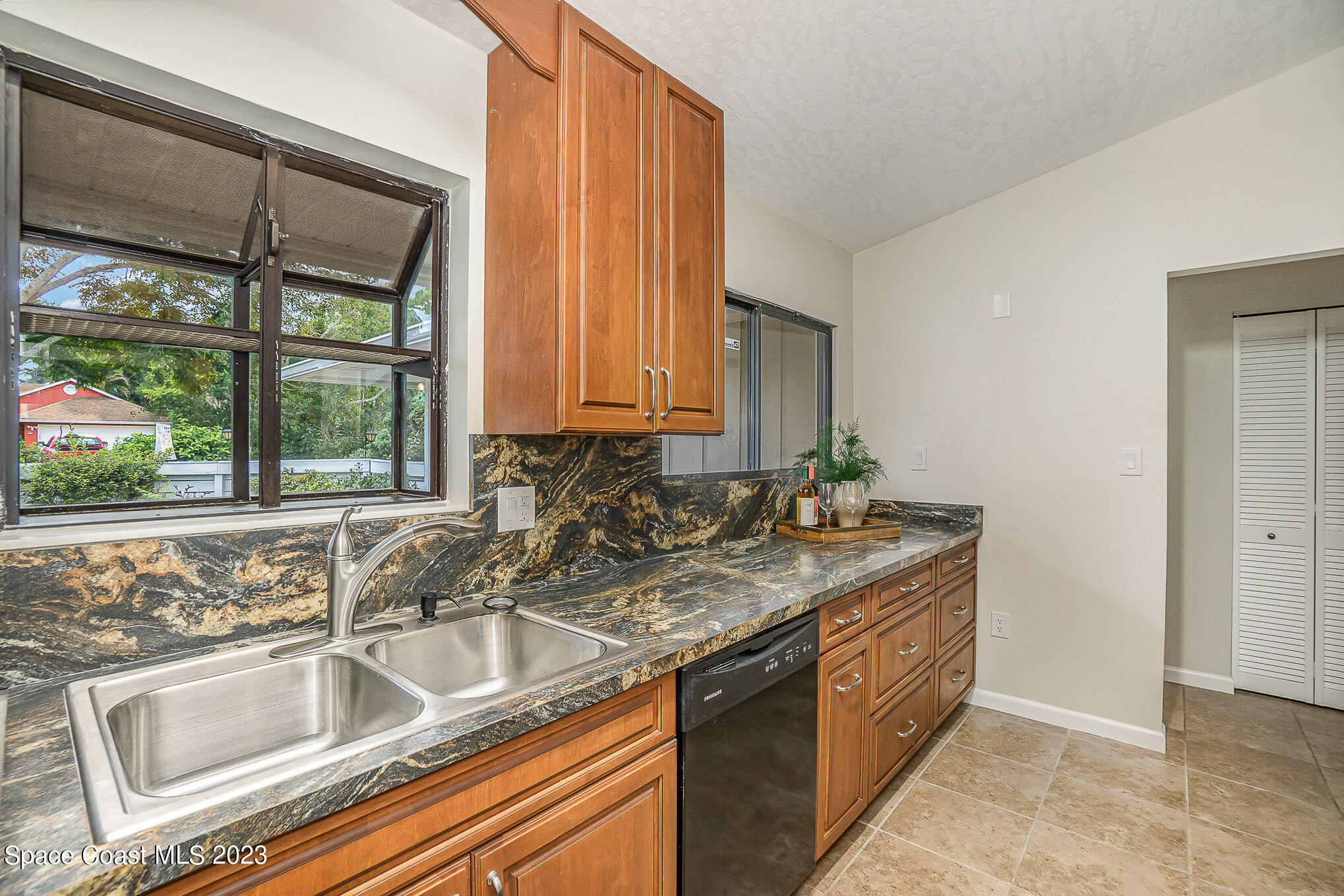 885 Norden Street NW