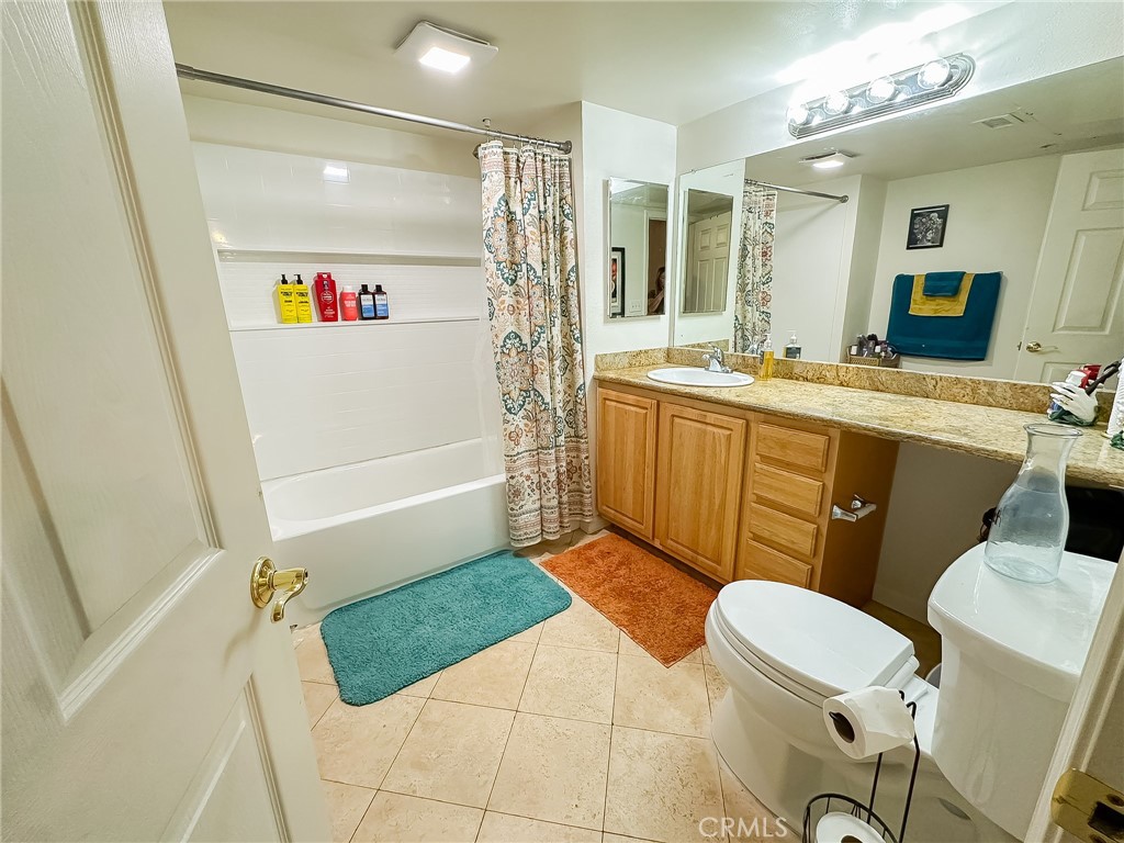 150 N River Circle 105