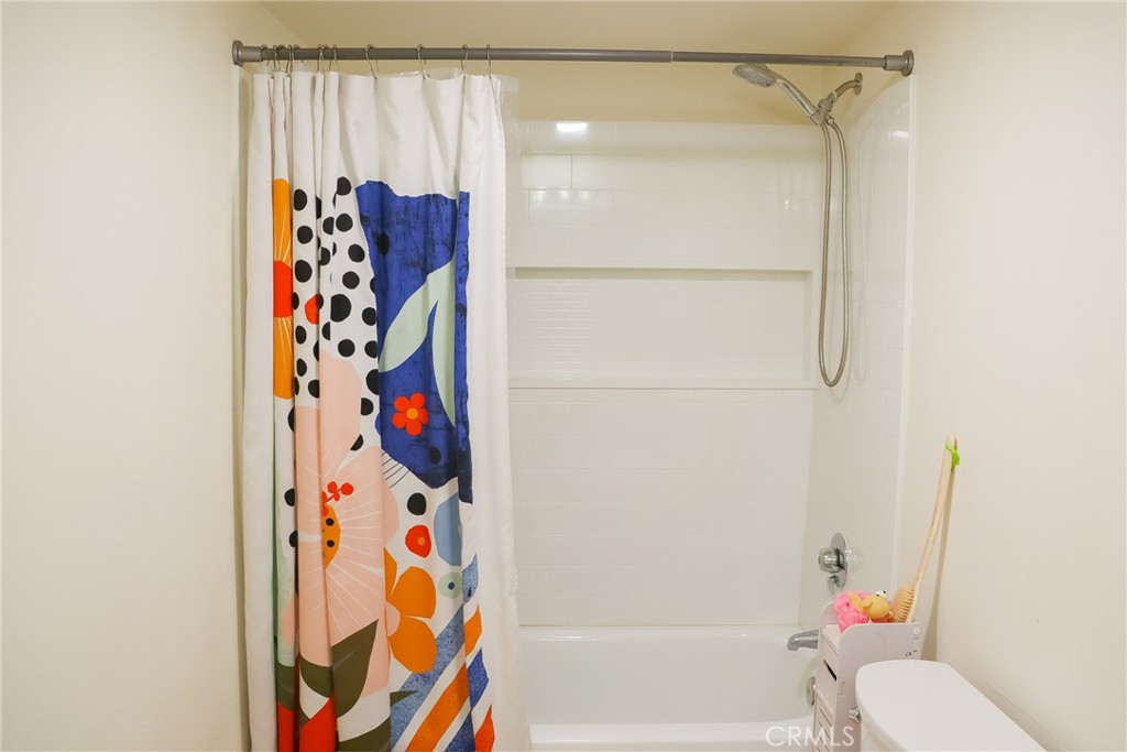 150 N River Circle 105