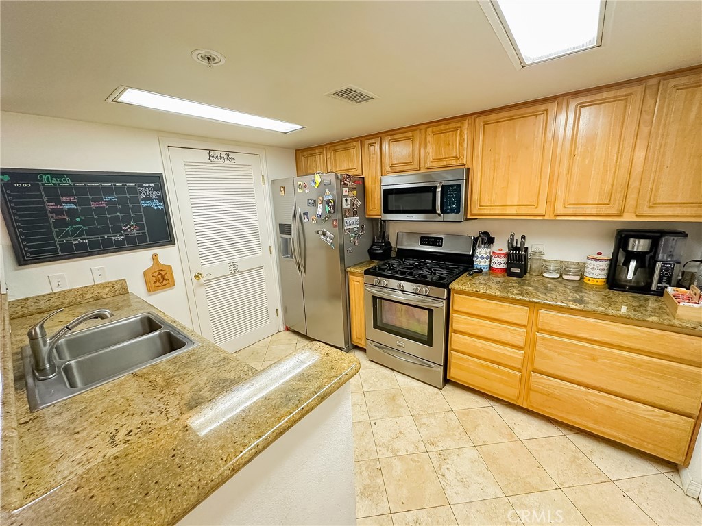 150 N River Circle 105