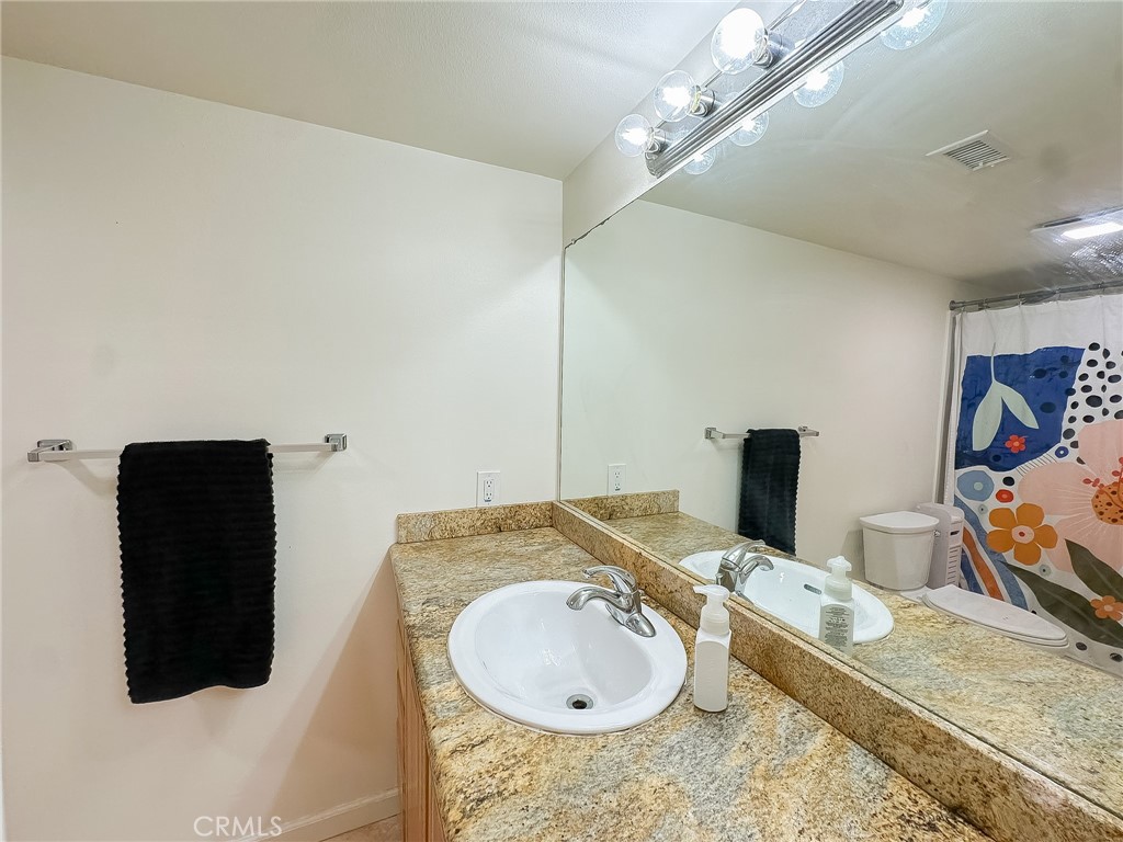 150 N River Circle 105