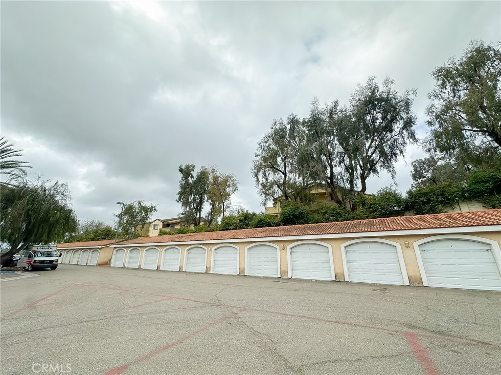 150 N River Circle 105