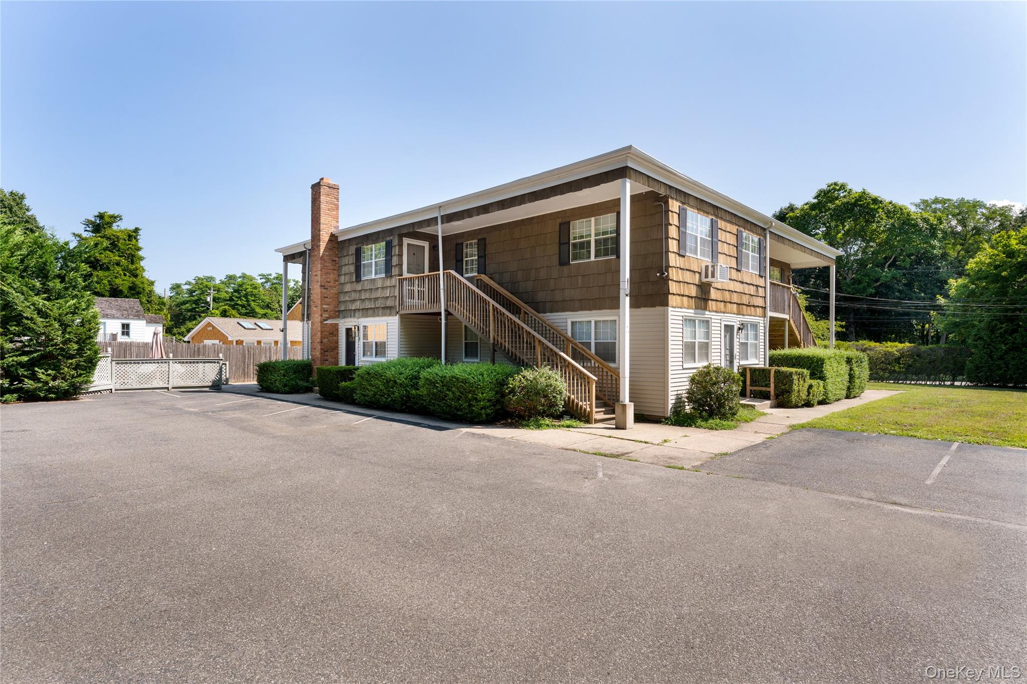 40 Canoe Place Road Unit: 5