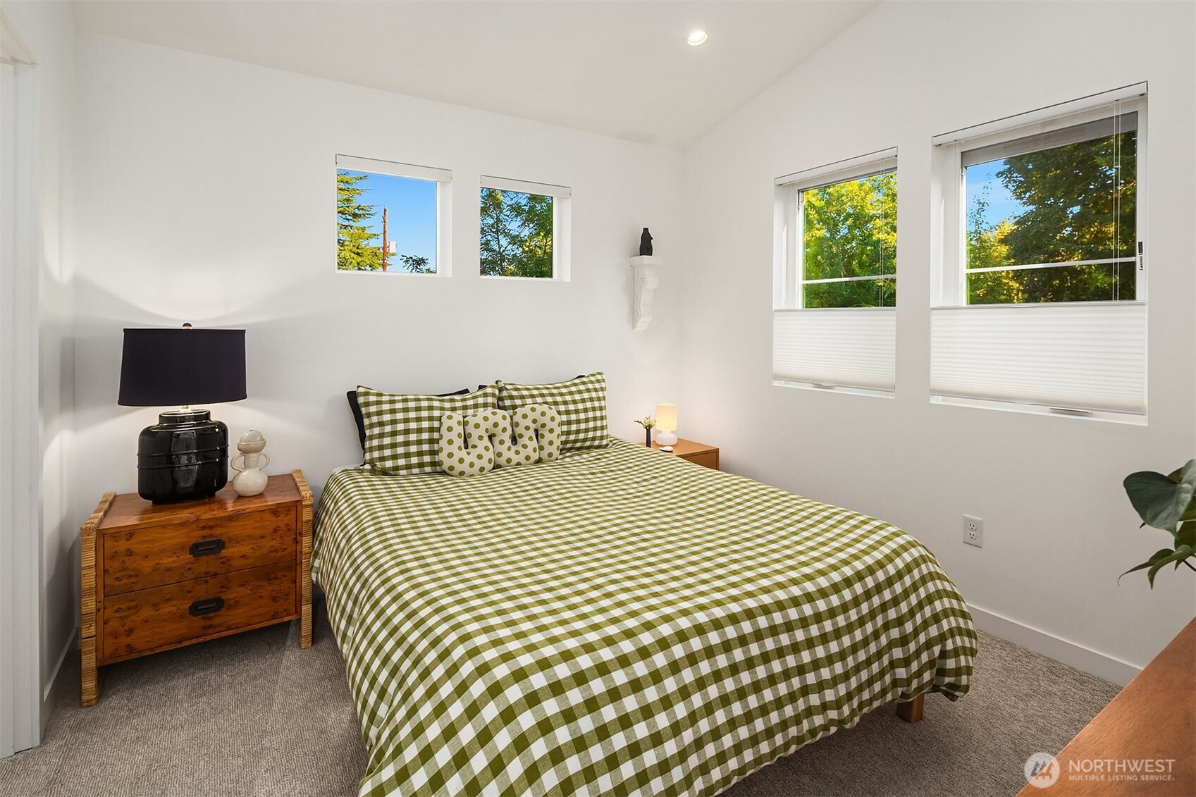 10419 & 10421 41st Avenue SW Unit: A & B