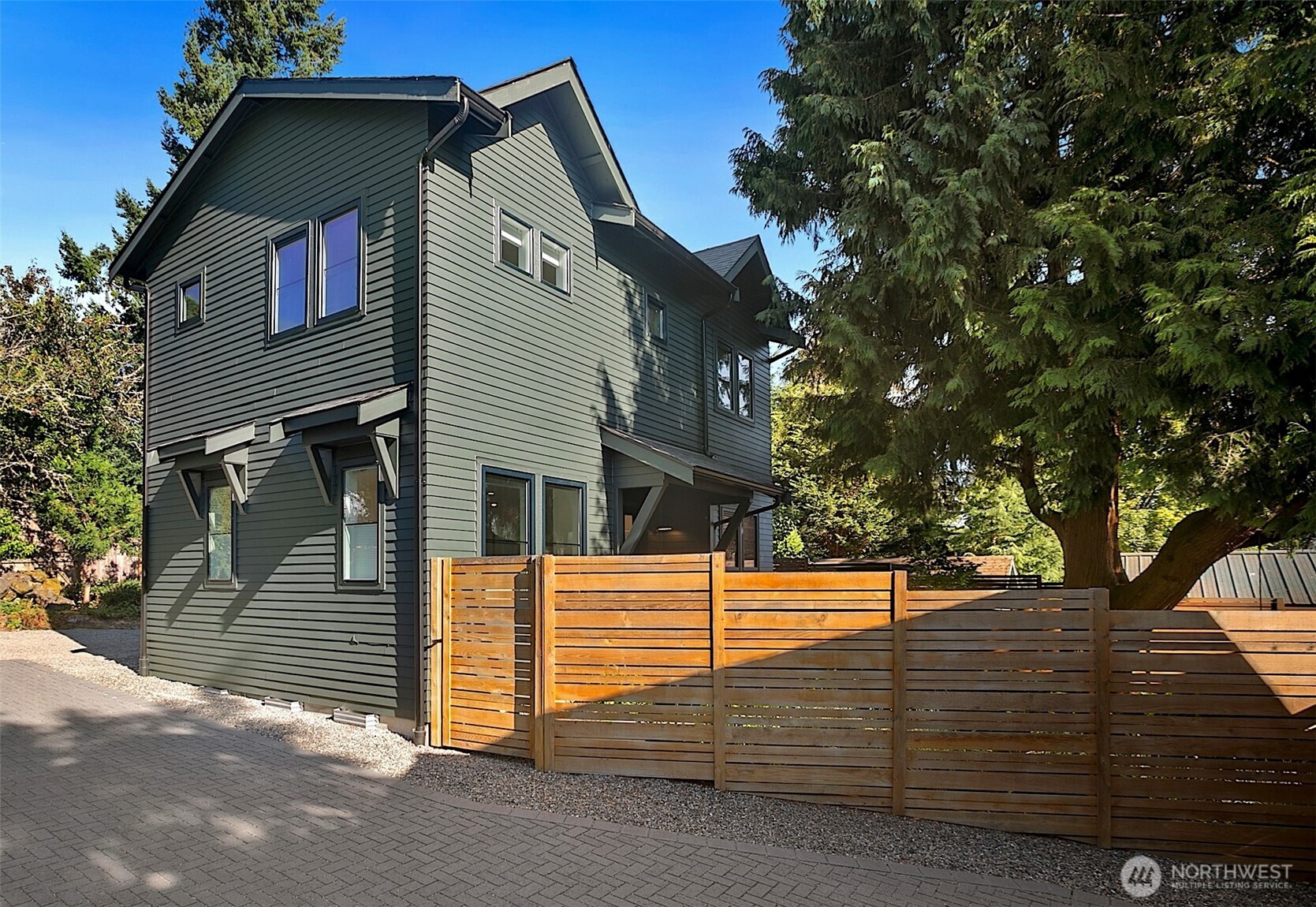 10419 & 10421 41st Avenue SW