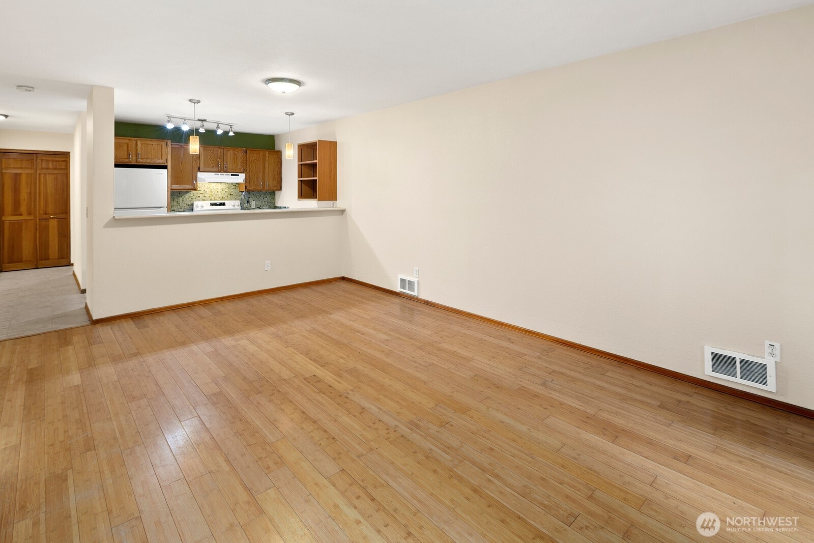 5844 NE 75th Street Unit: A102