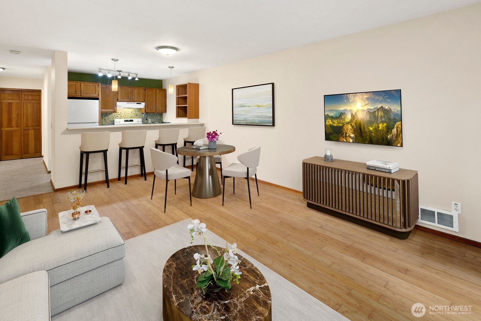 5844 NE 75th Street Unit: A102